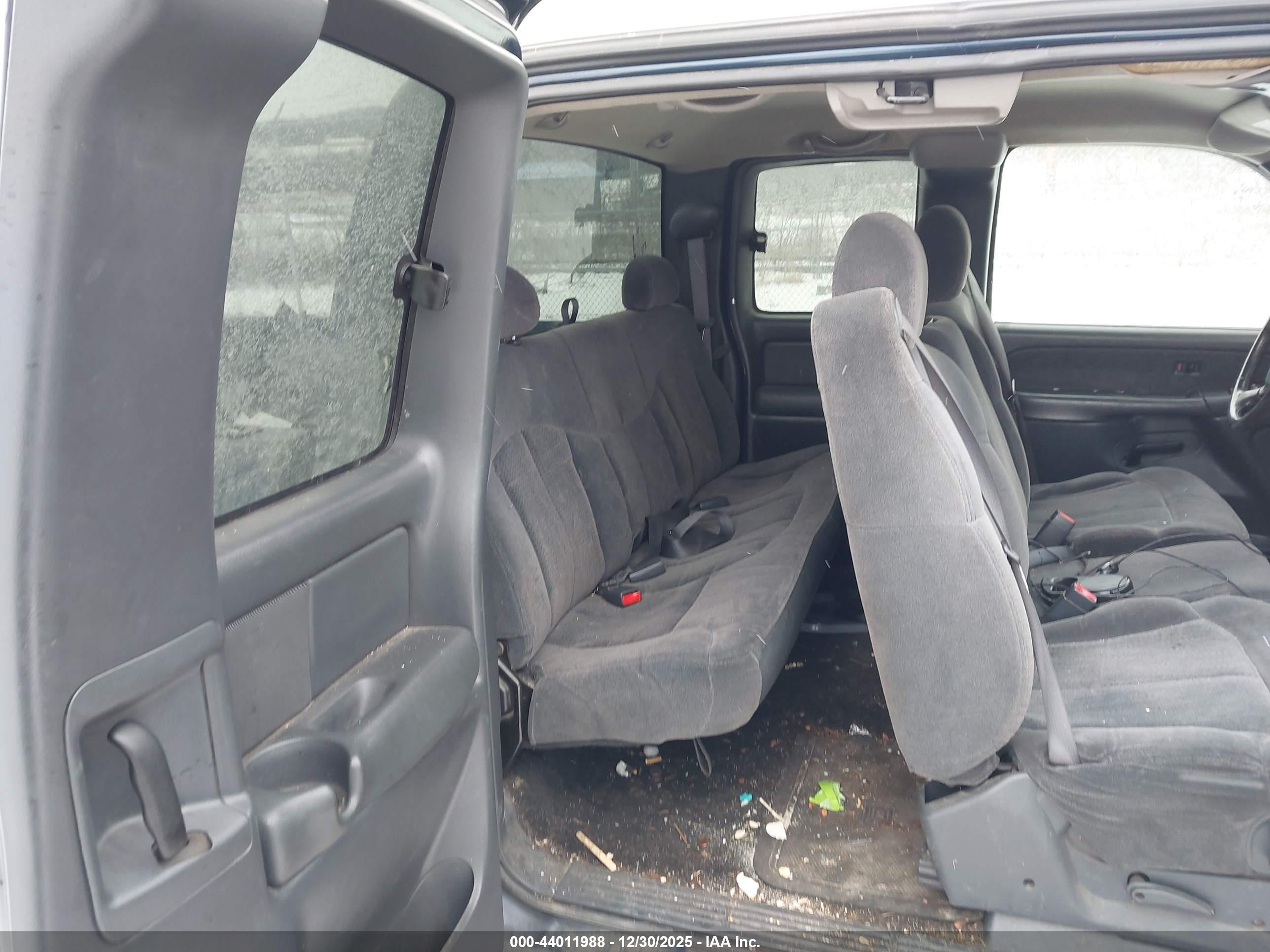 CHEVROLET SILVERADO image 8