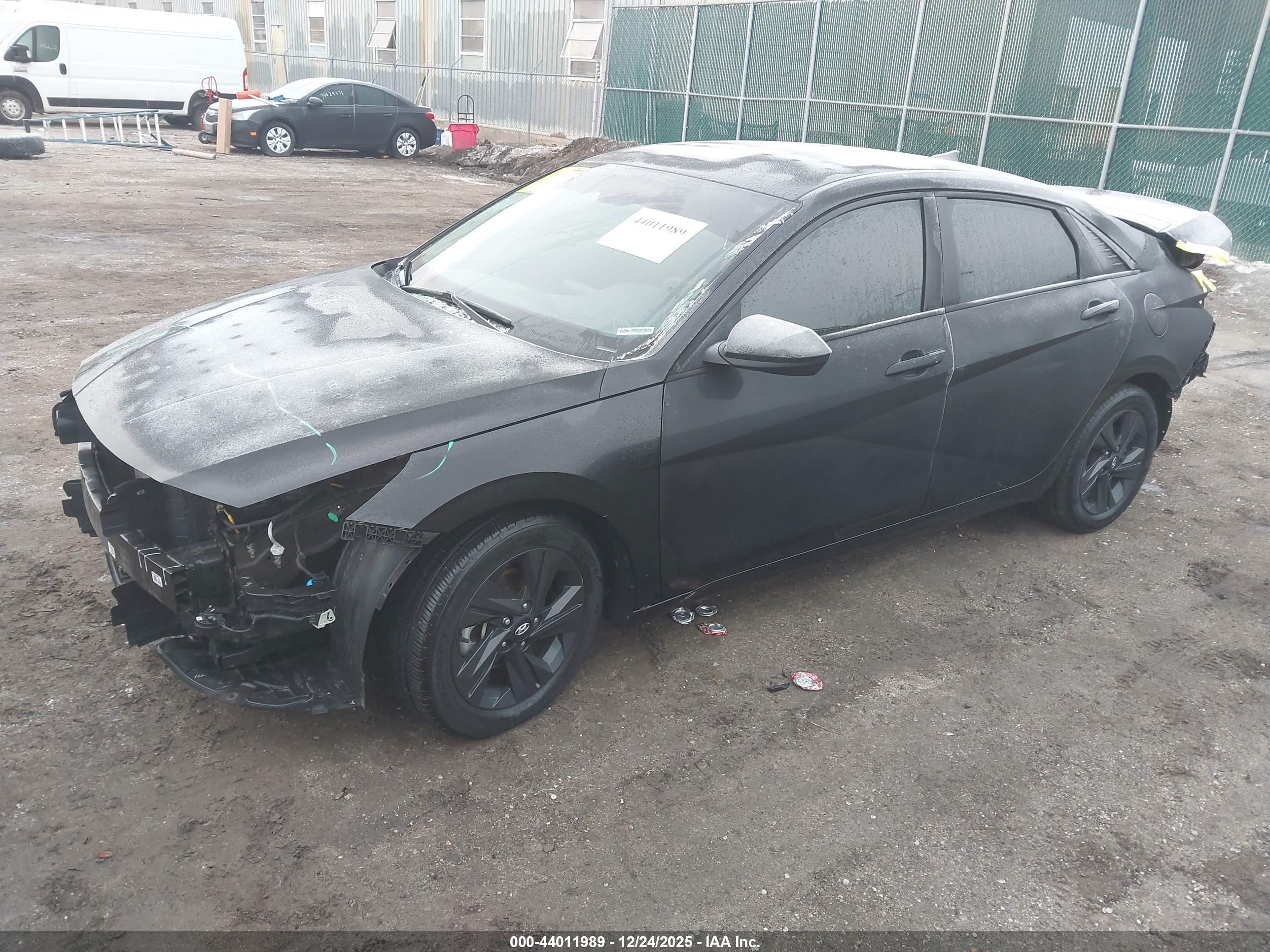 HYUNDAI ELANTRA image 2