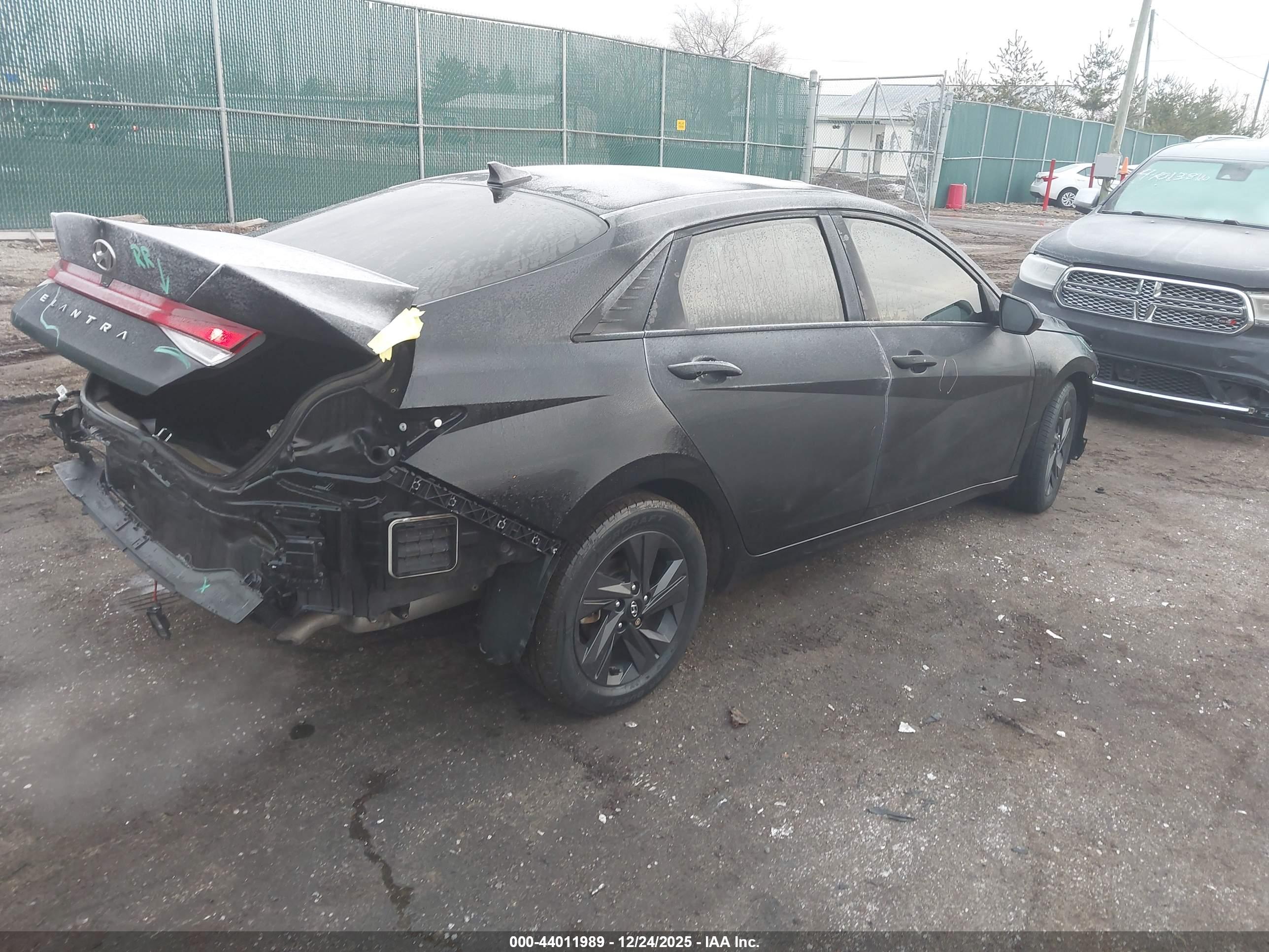 HYUNDAI ELANTRA image 4