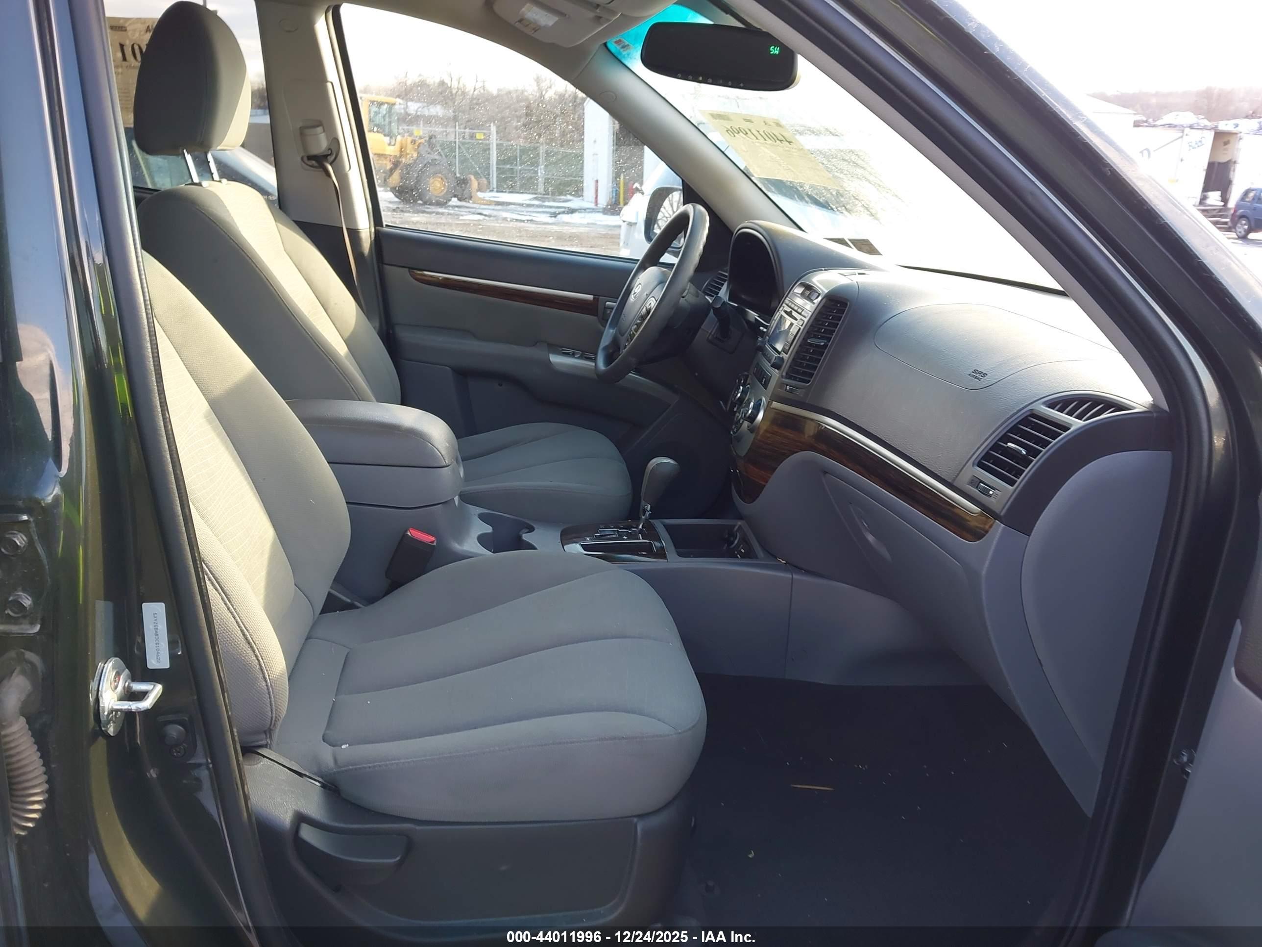 HYUNDAI SANTA image 5