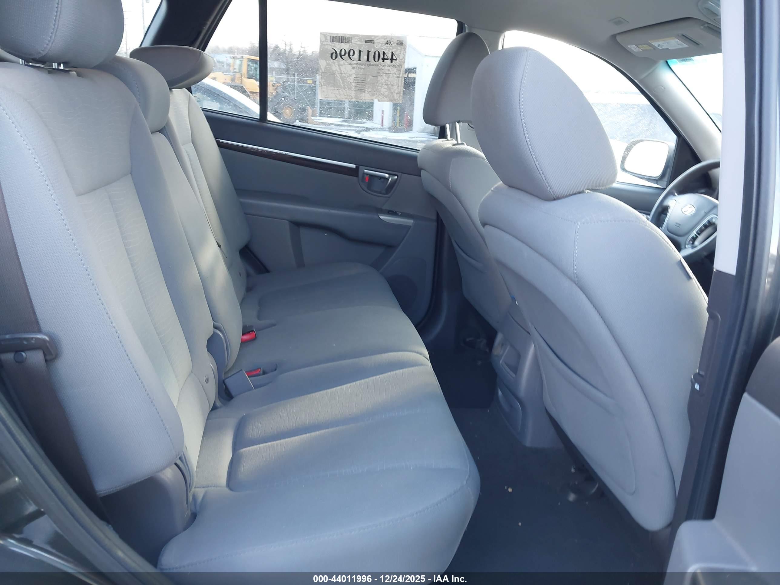 HYUNDAI SANTA image 8