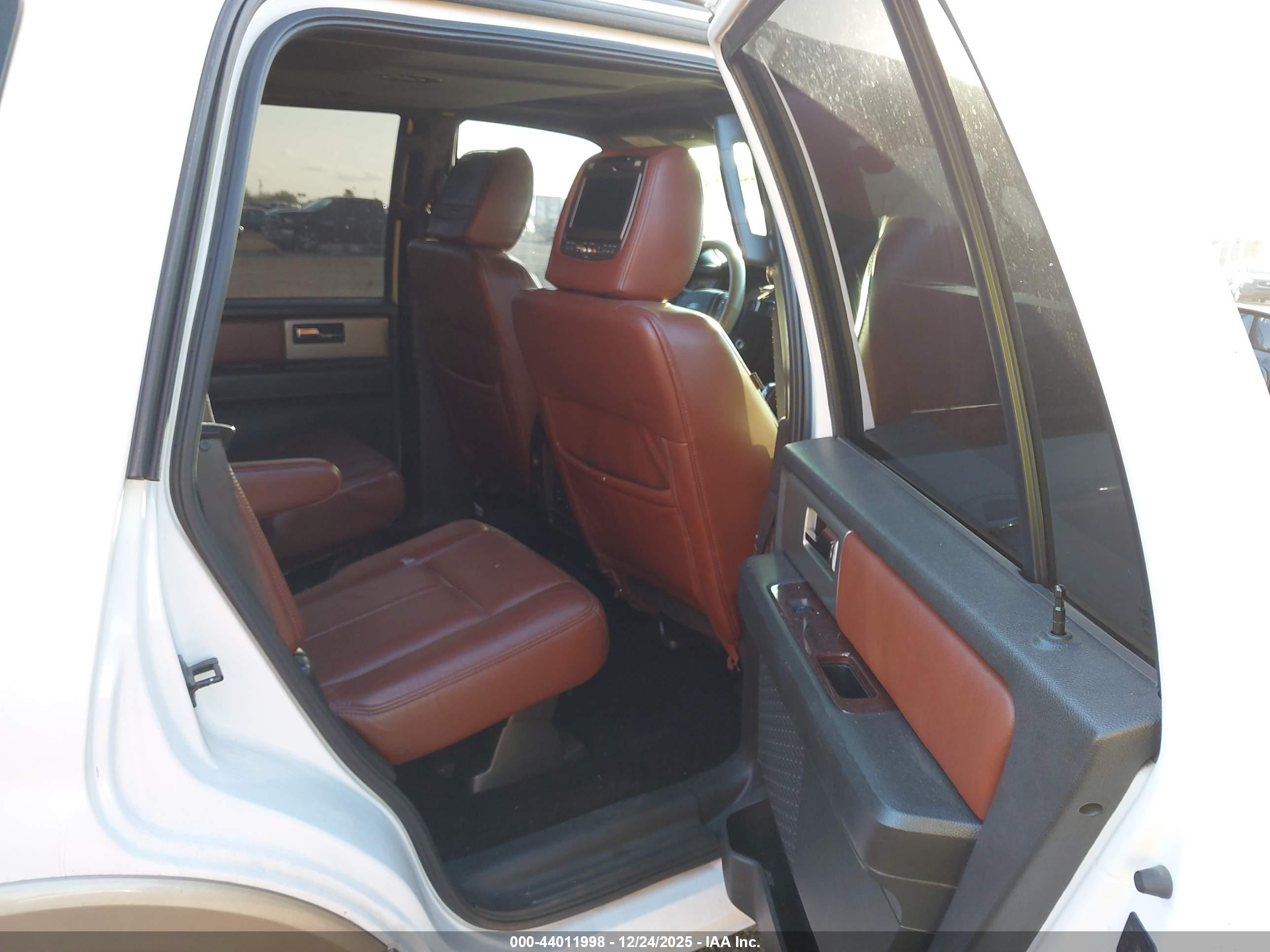 FORD EXPEDITION image 8