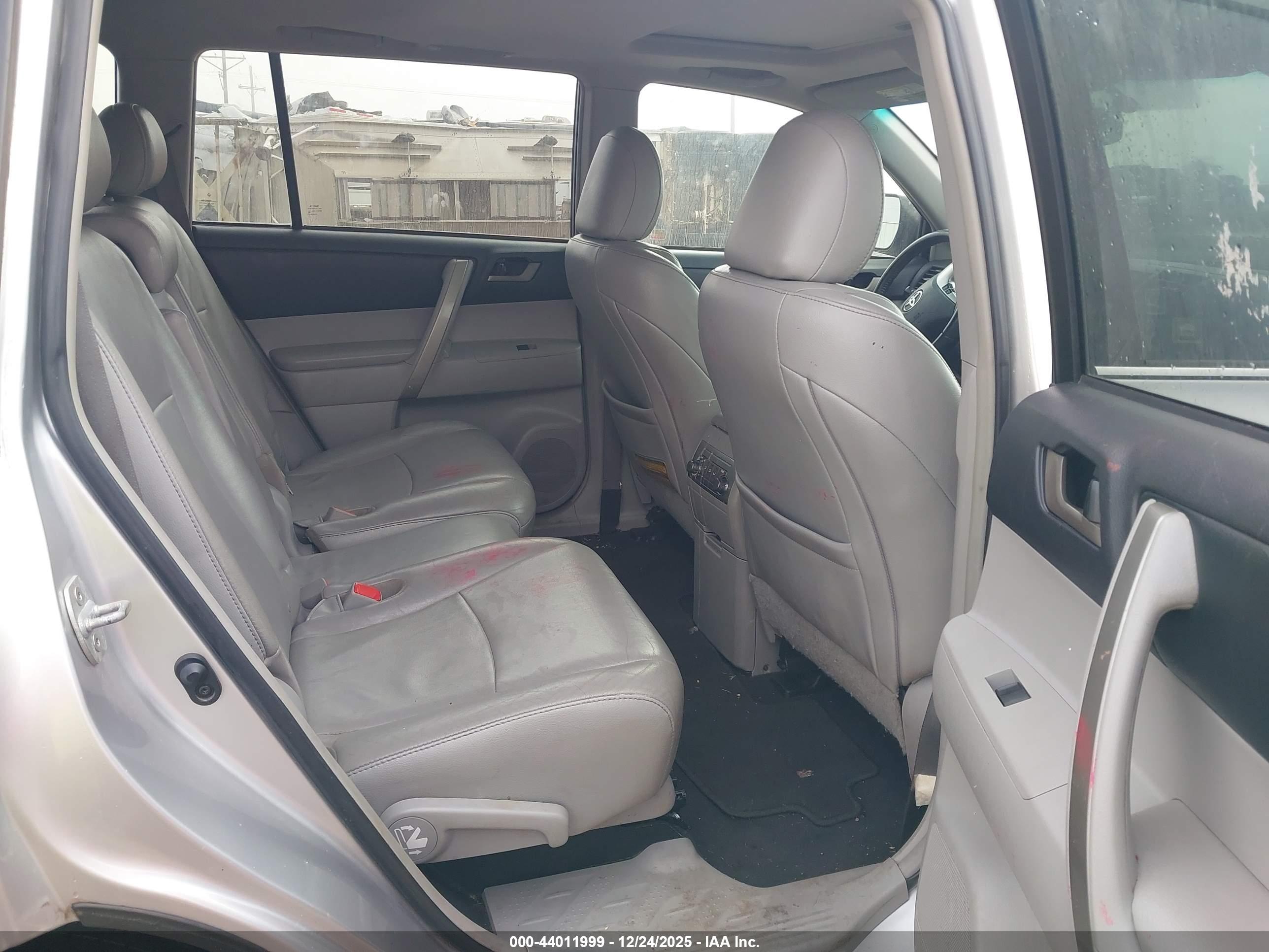 TOYOTA HIGHLANDER image 8