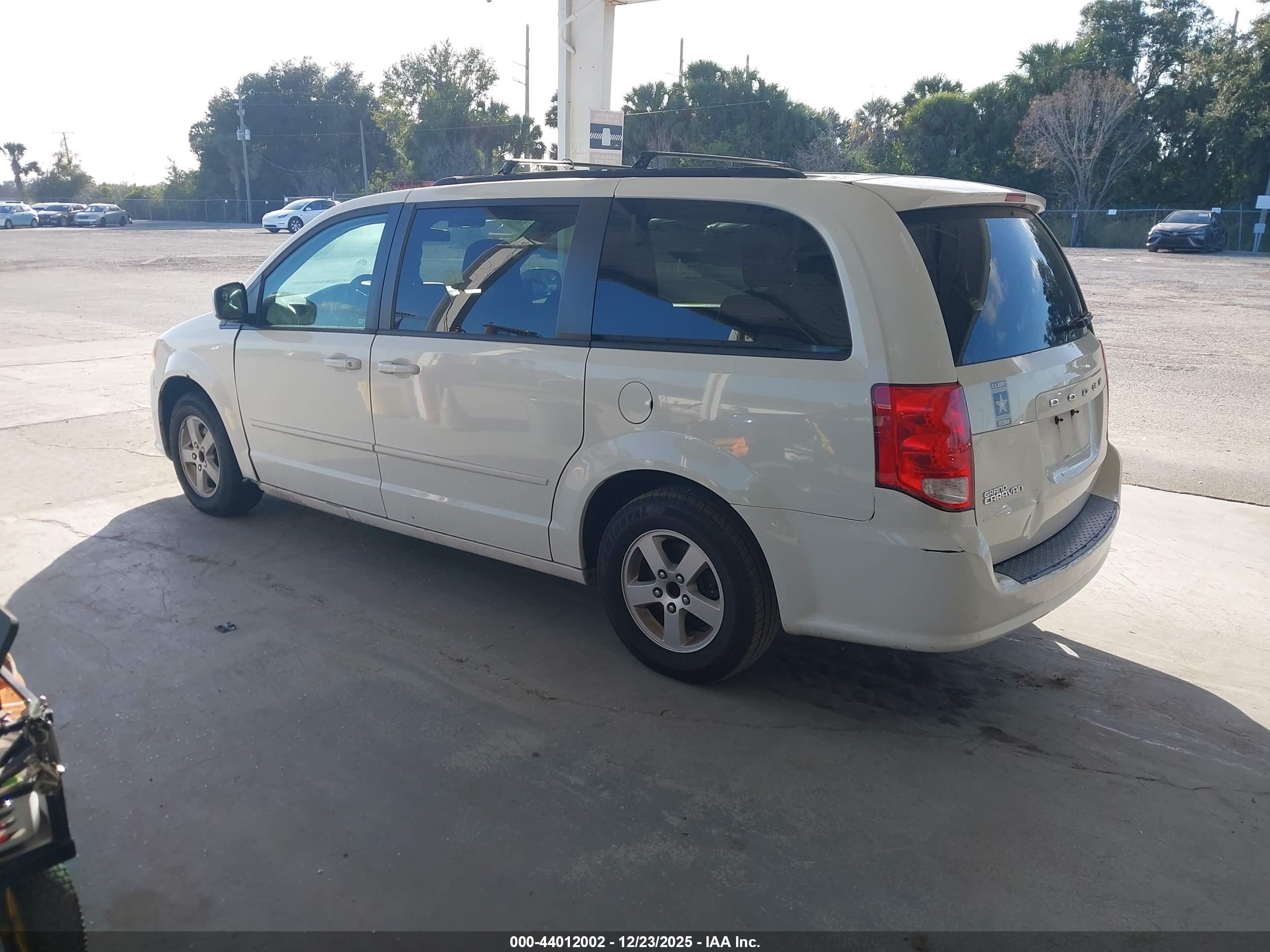 DODGE GRAND image 3