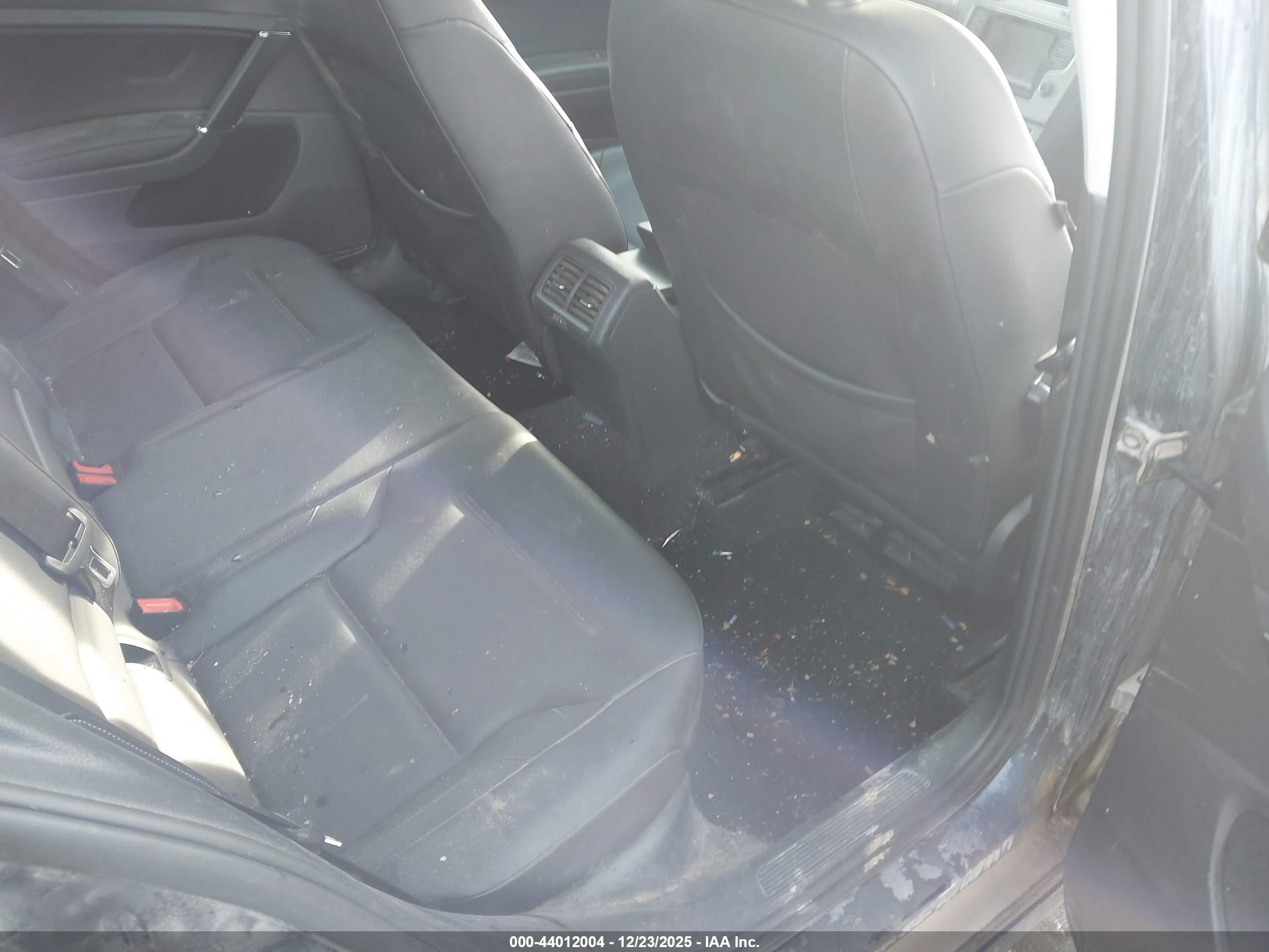 VOLKSWAGEN GOLF image 8