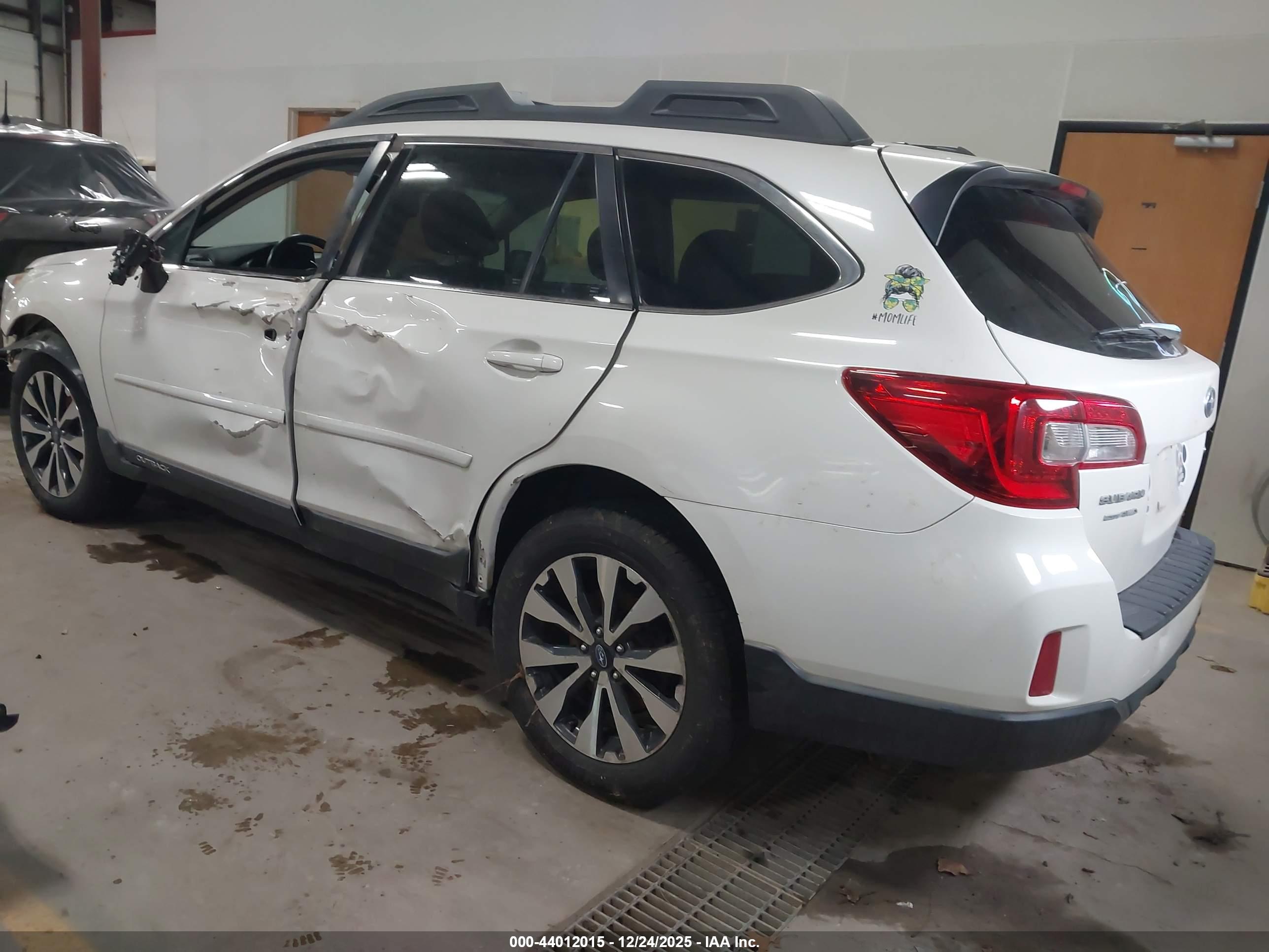 SUBARU OUTBACK image 3
