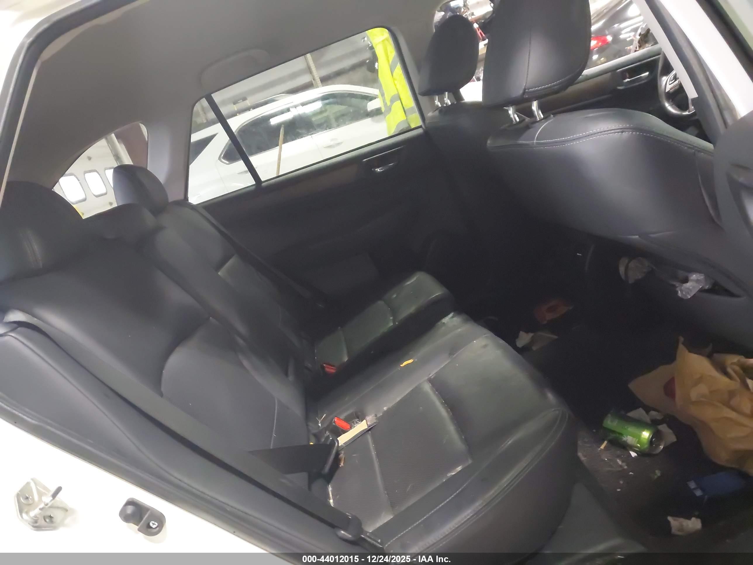 SUBARU OUTBACK image 8