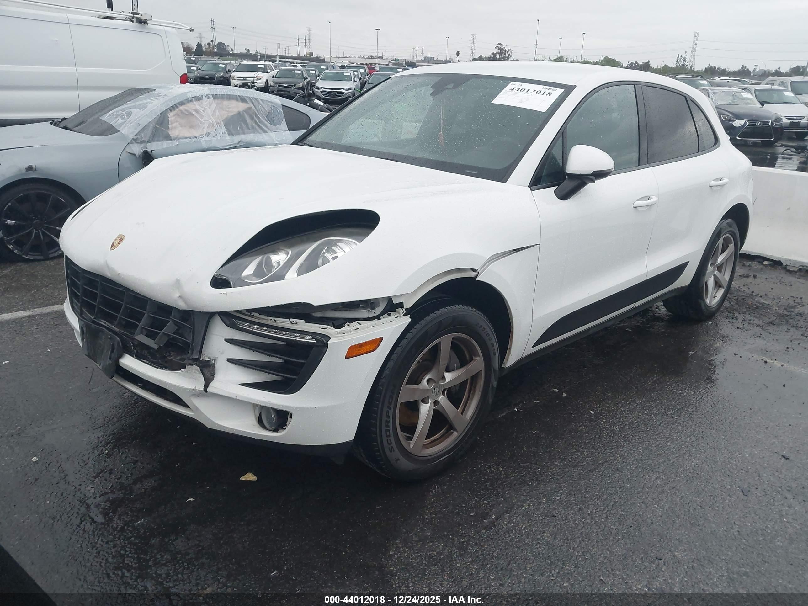PORSCHE MACAN image 2