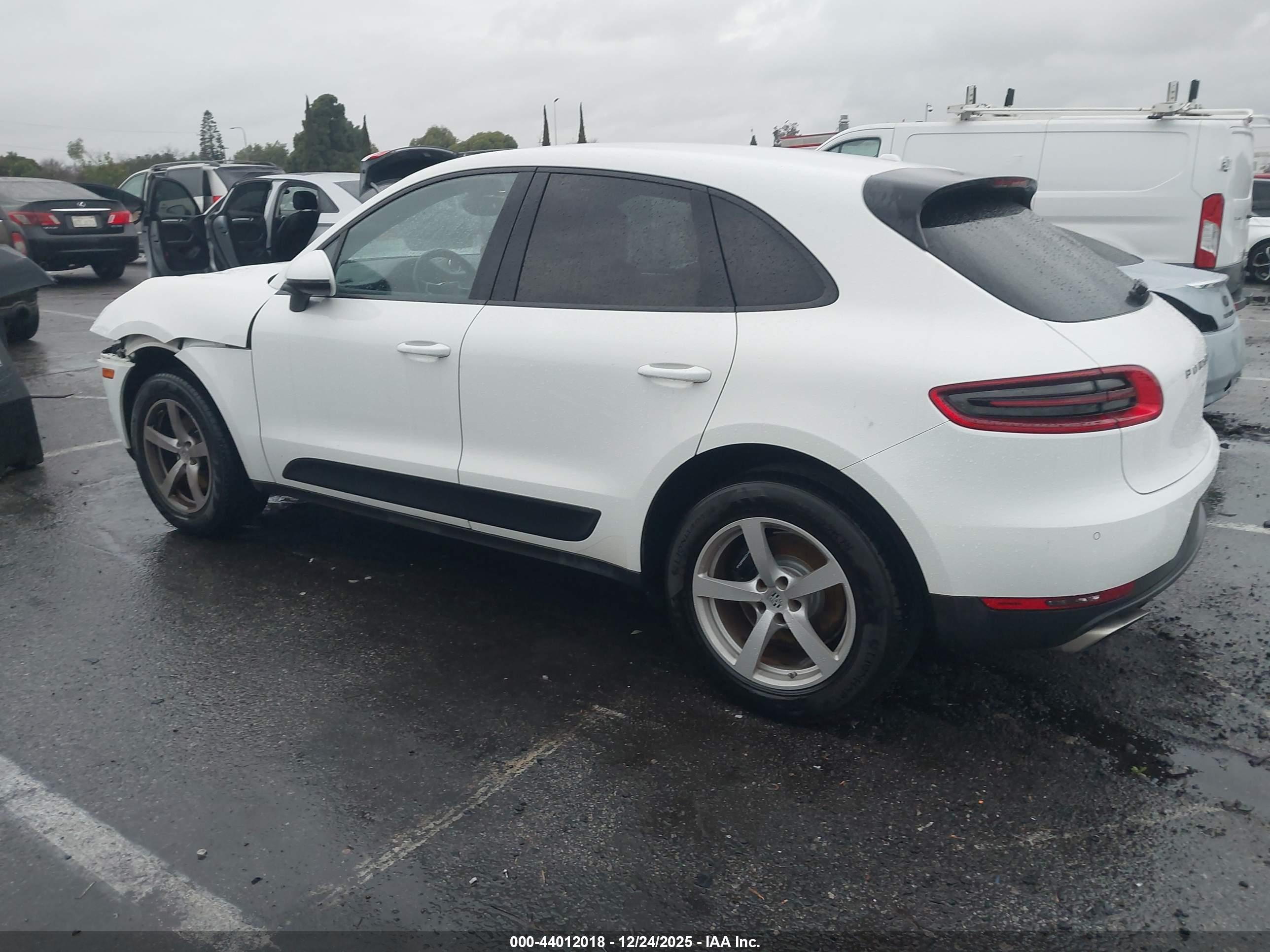 PORSCHE MACAN image 3