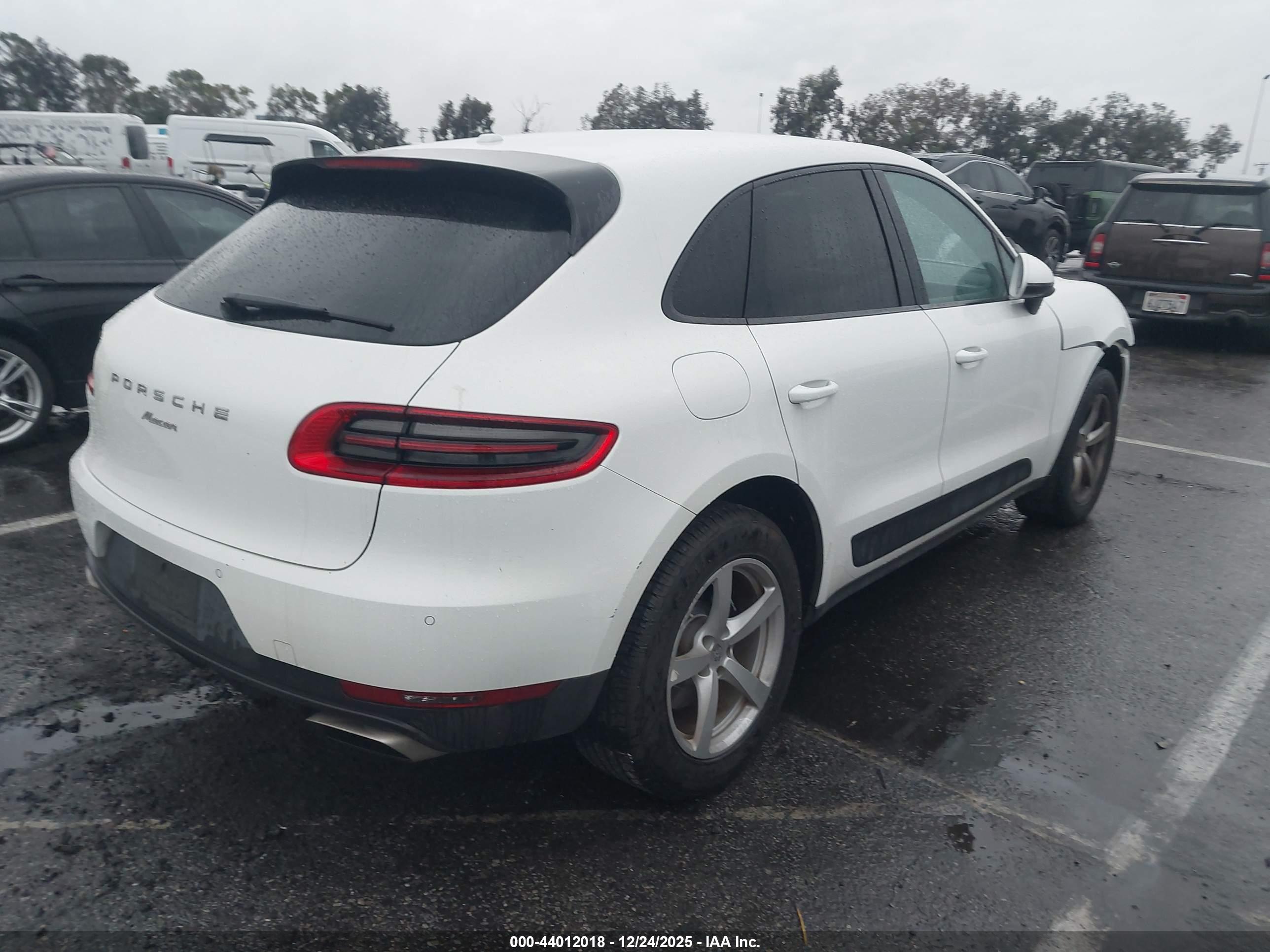 PORSCHE MACAN image 4