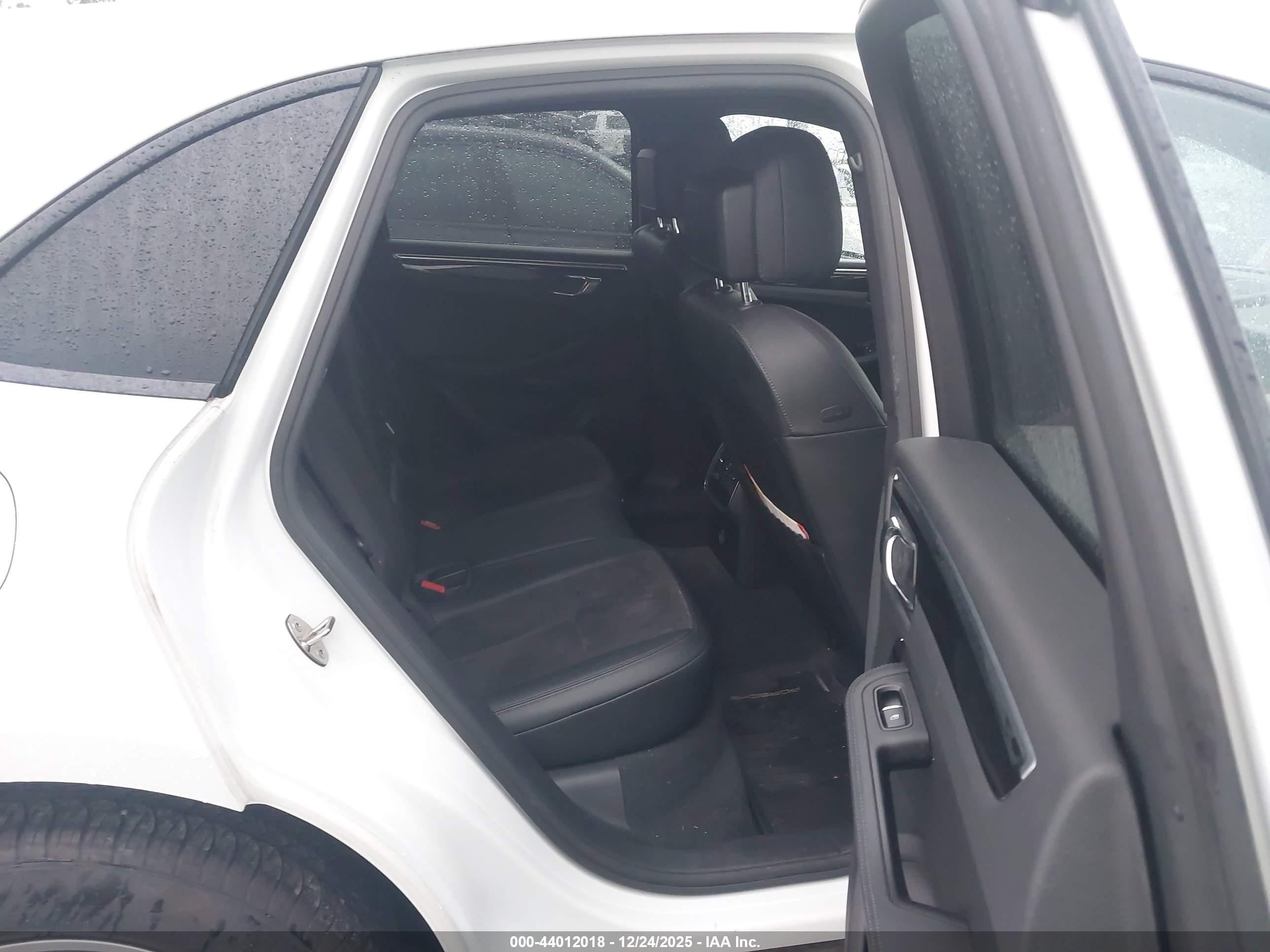 PORSCHE MACAN image 8