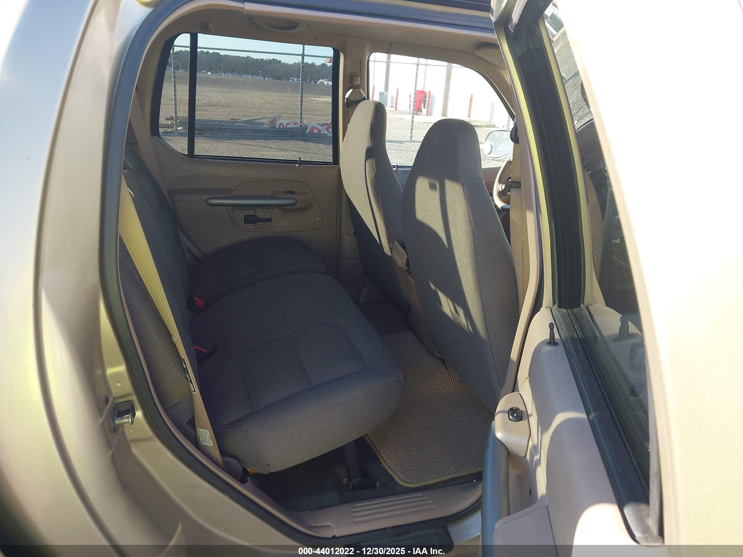 FORD EXPLORER image 8