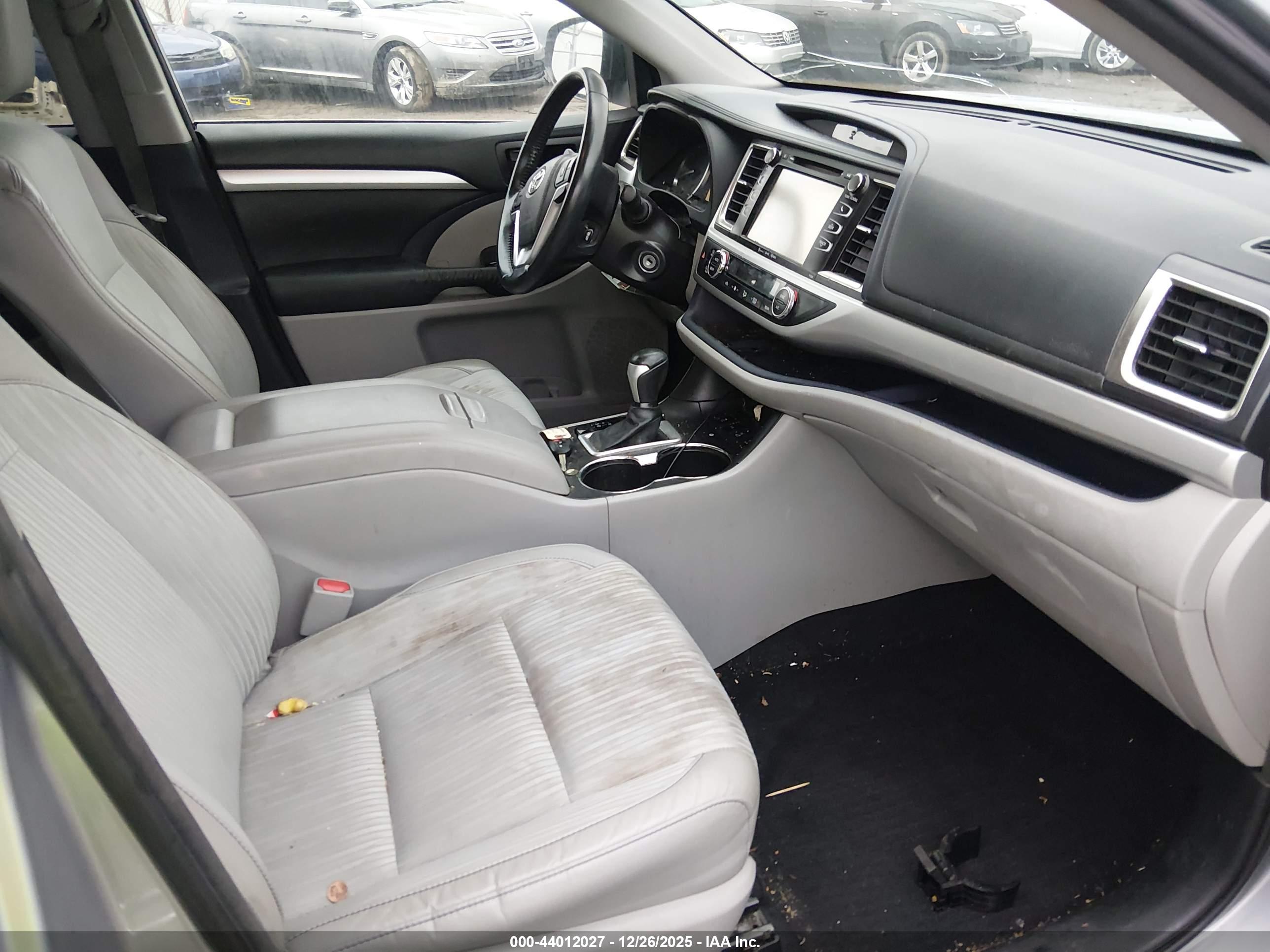 TOYOTA HIGHLANDER image 5
