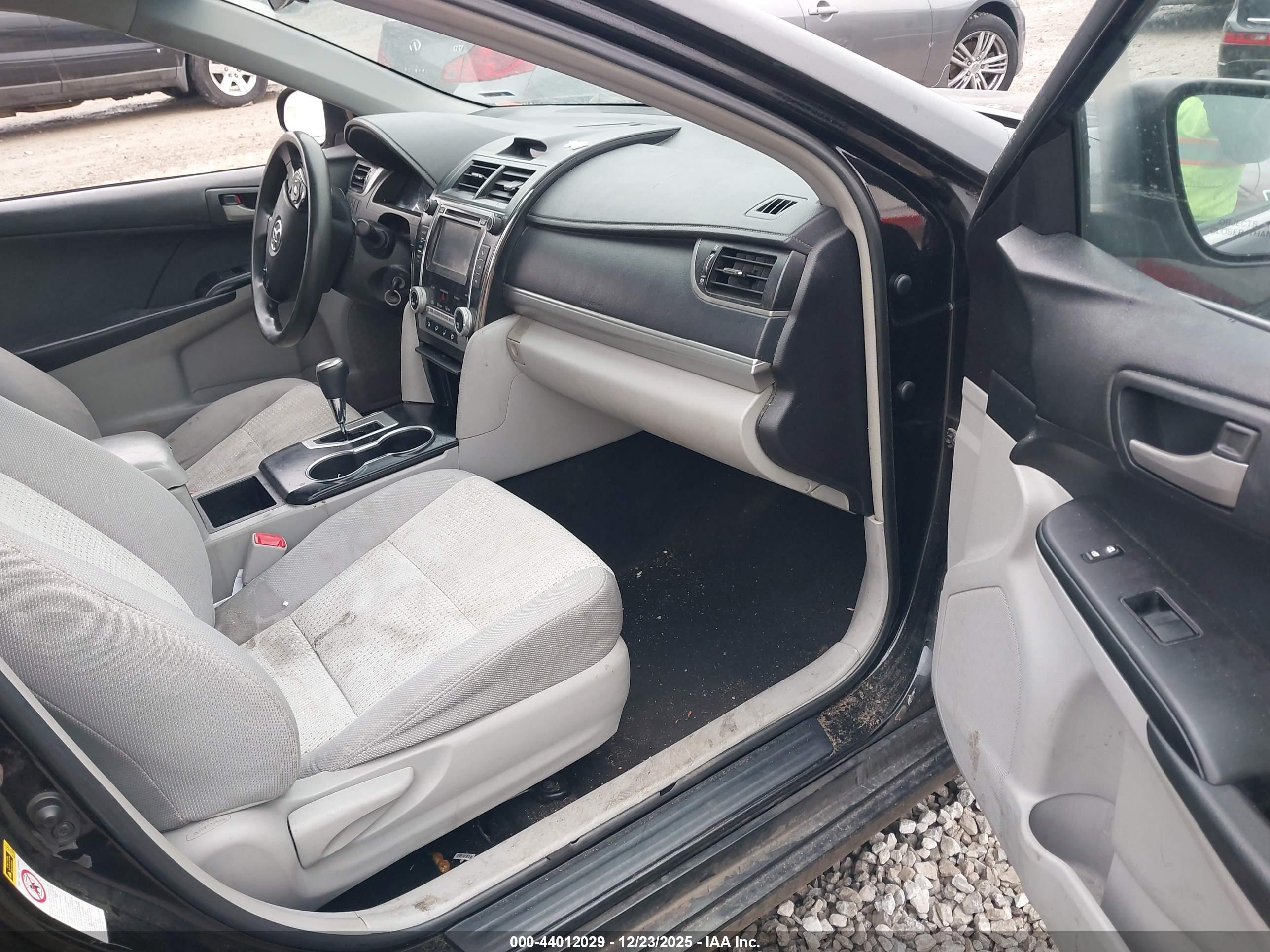 TOYOTA CAMRY image 5