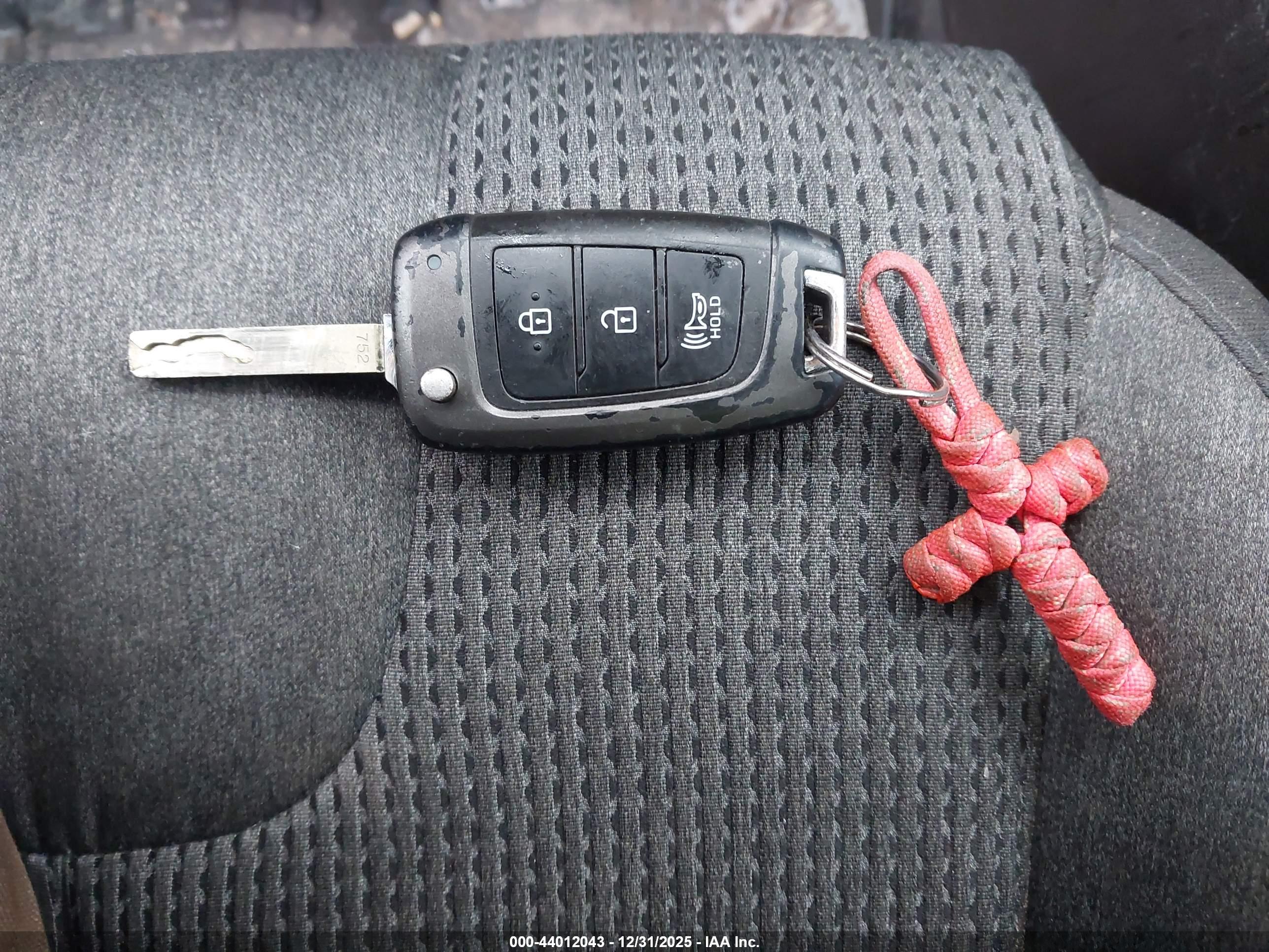 HYUNDAI SANTA image 11