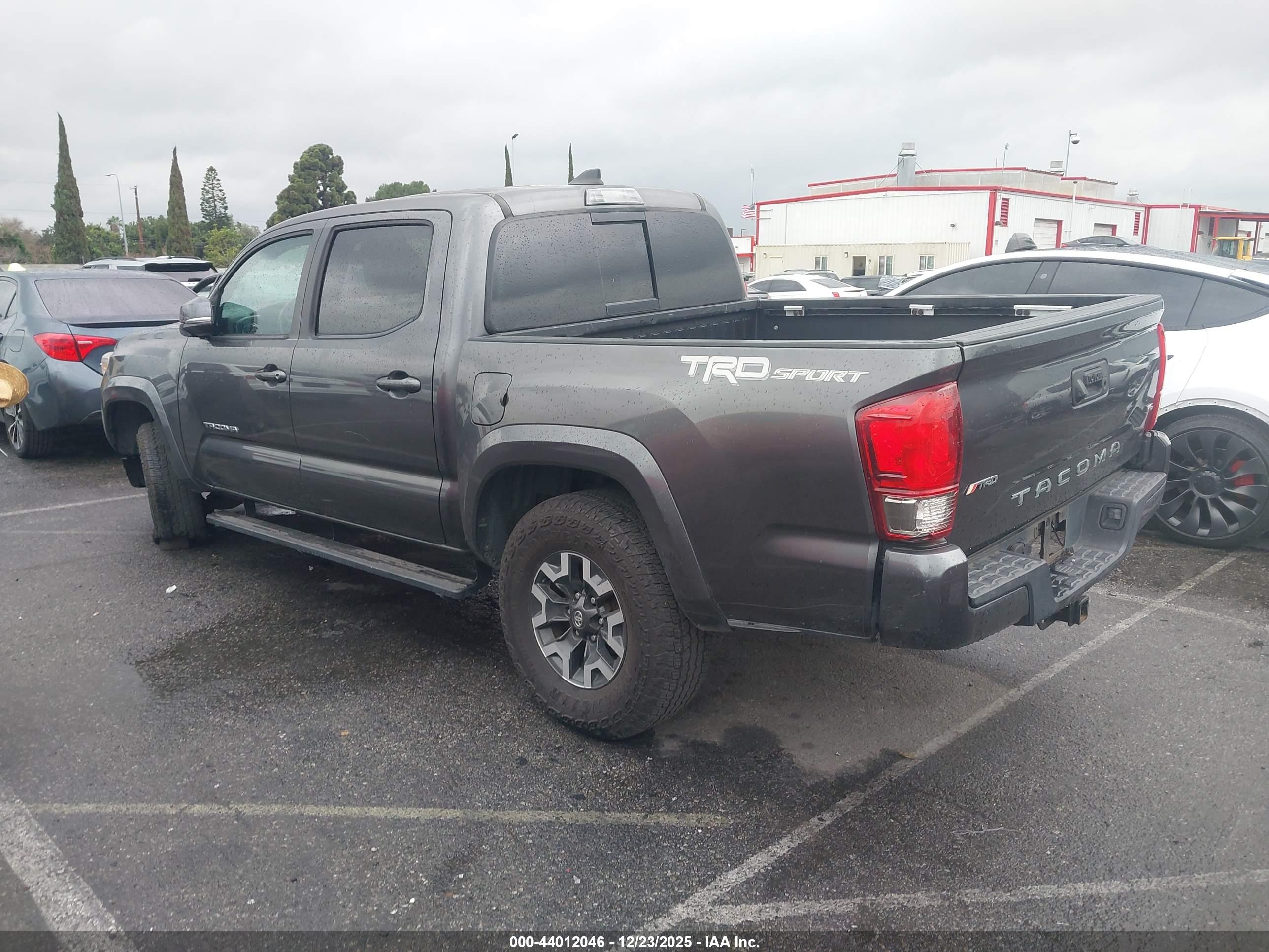 TOYOTA TACOMA image 3