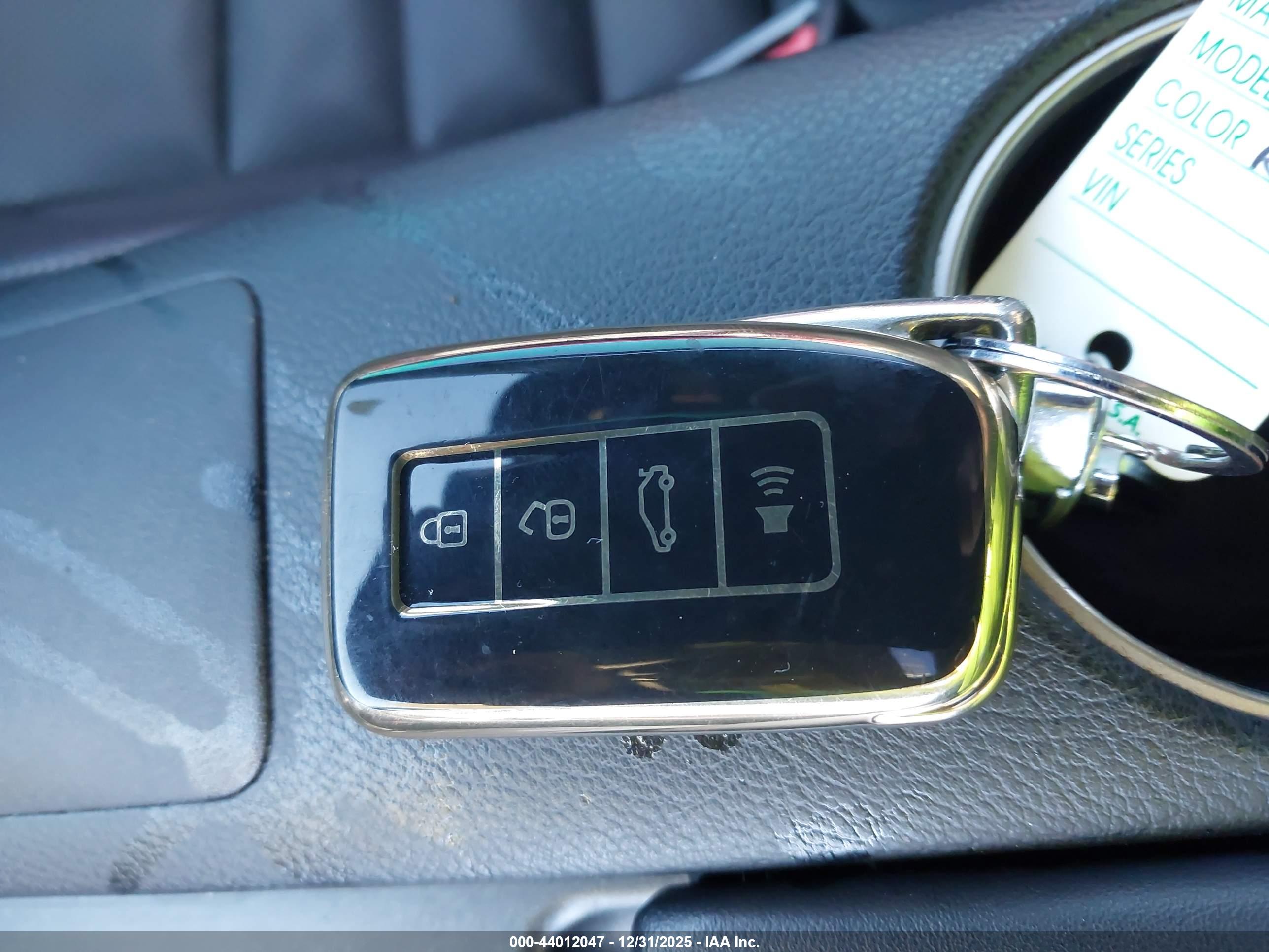 LEXUS IS image 11