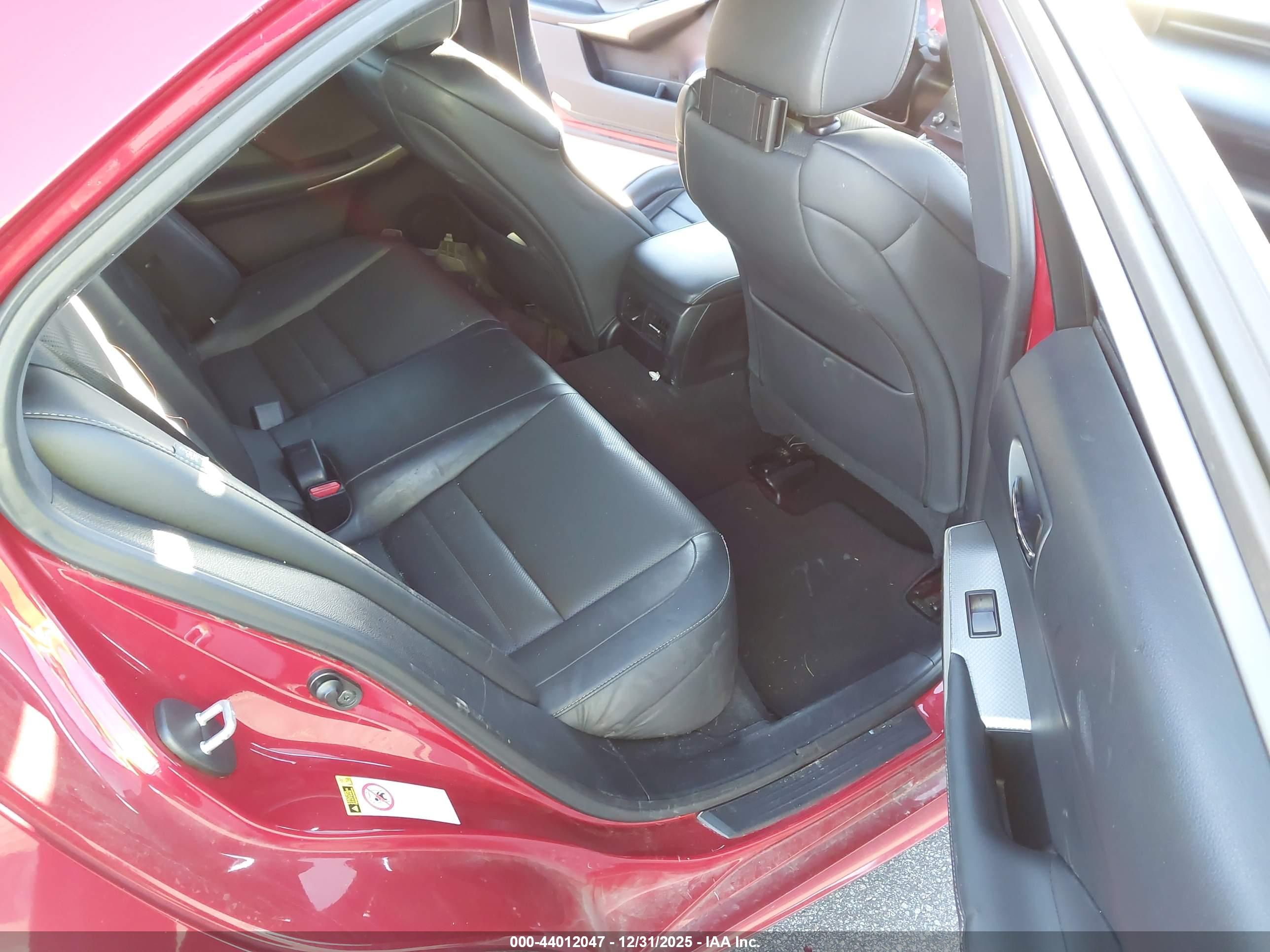 LEXUS IS image 8