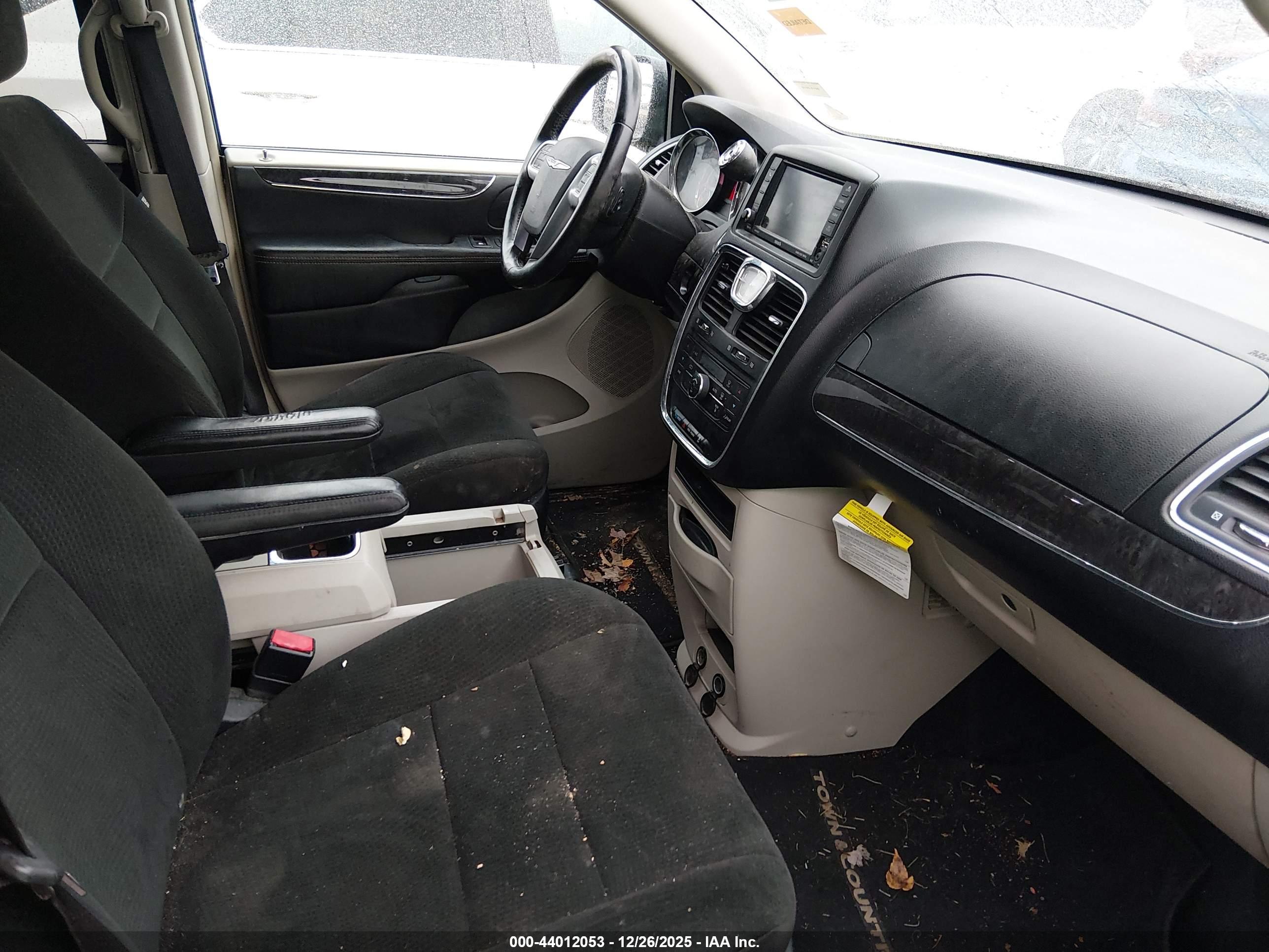 CHRYSLER TOWN image 5