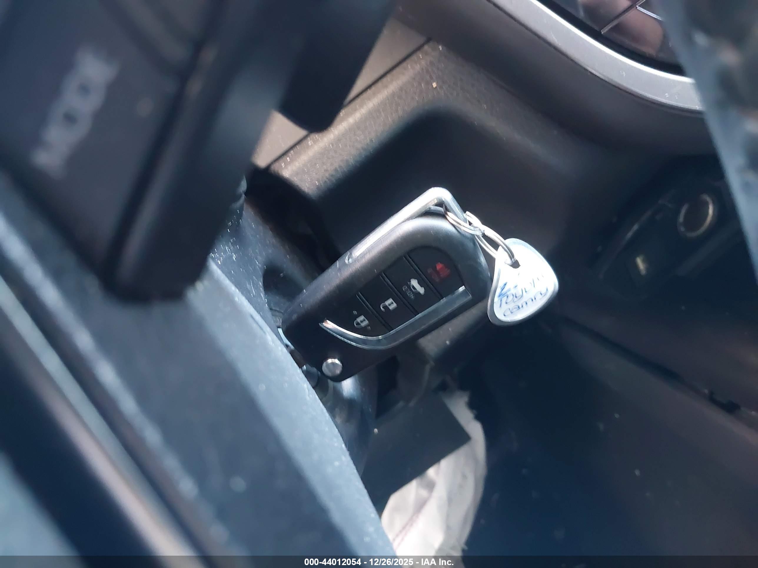 TOYOTA CAMRY image 11