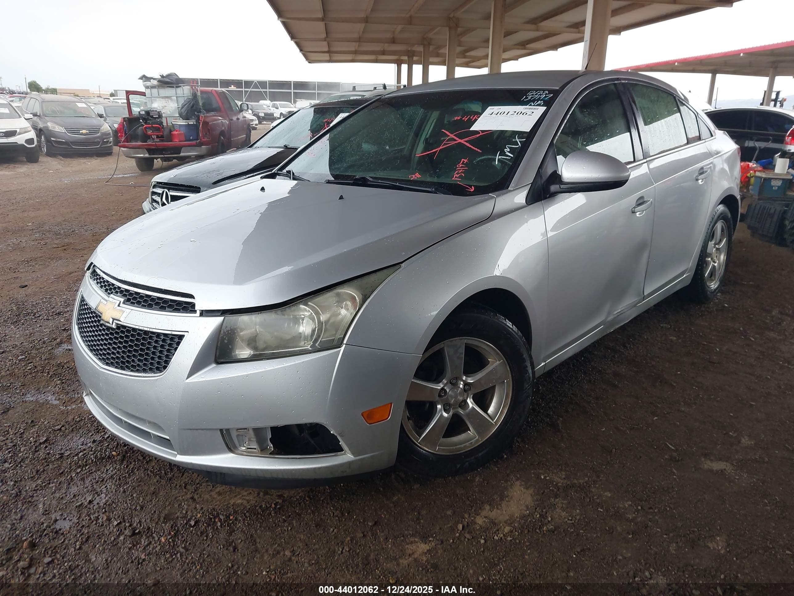 CHEVROLET CRUZE image 2
