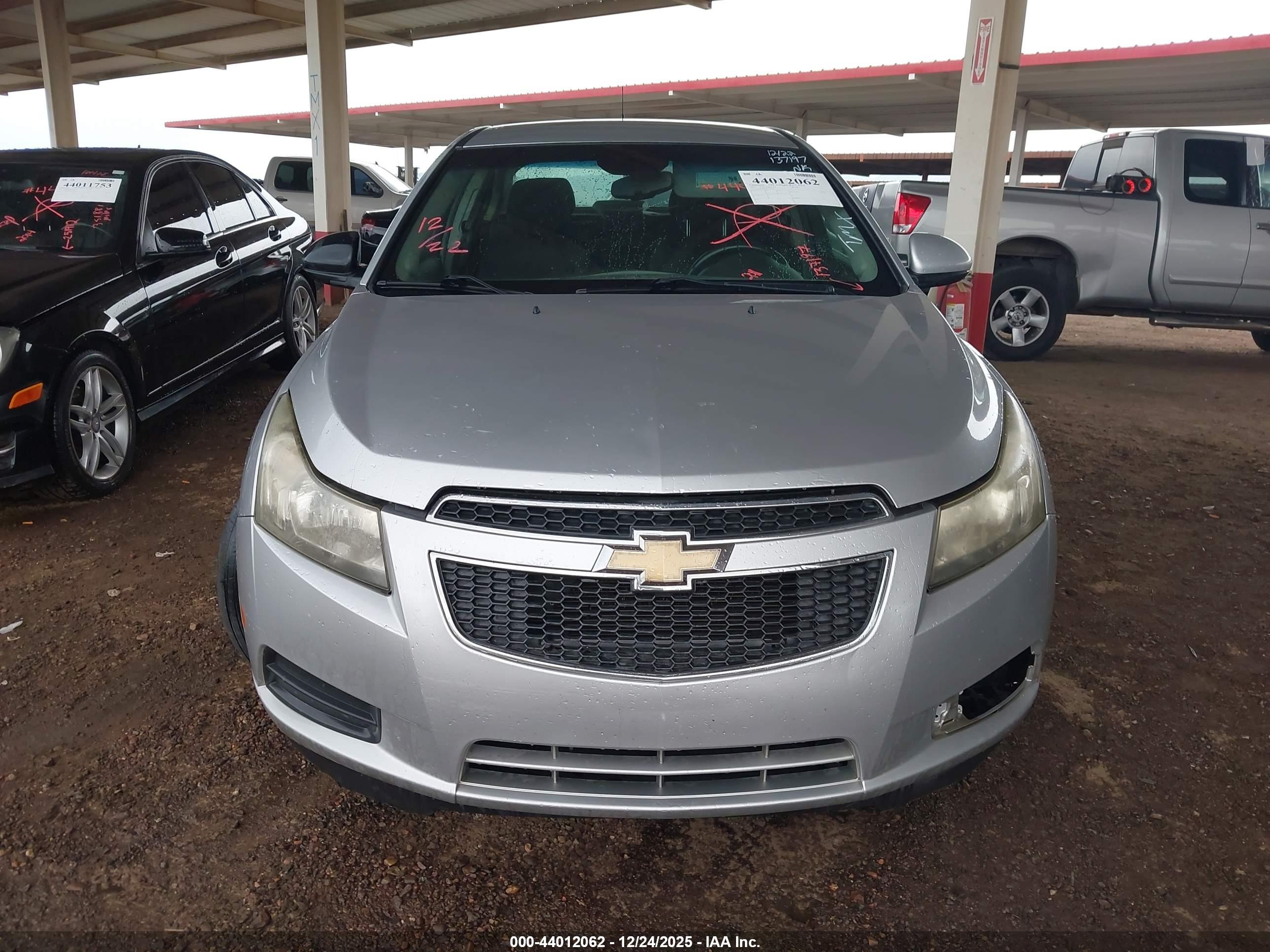 CHEVROLET CRUZE image 6