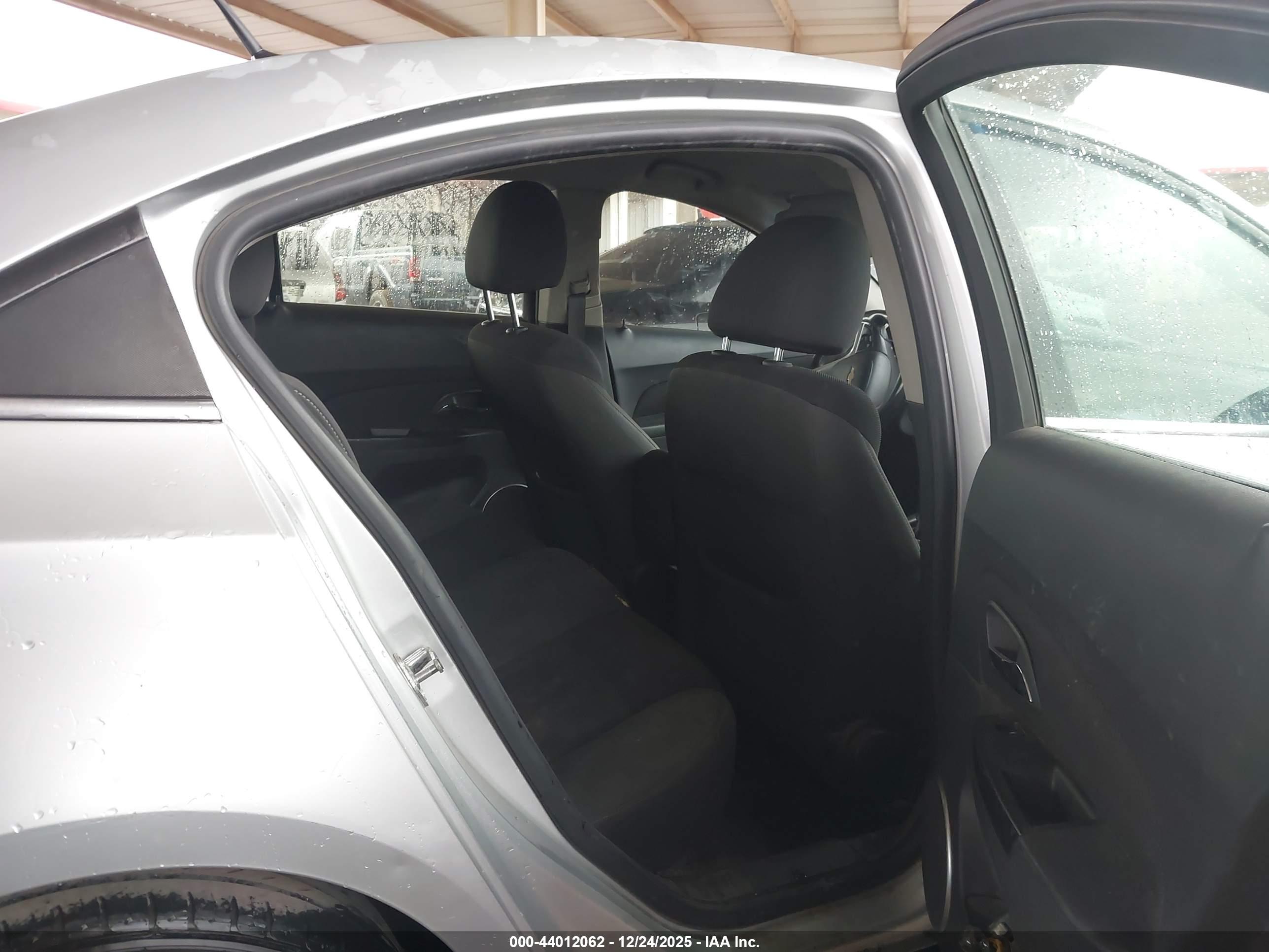 CHEVROLET CRUZE image 8