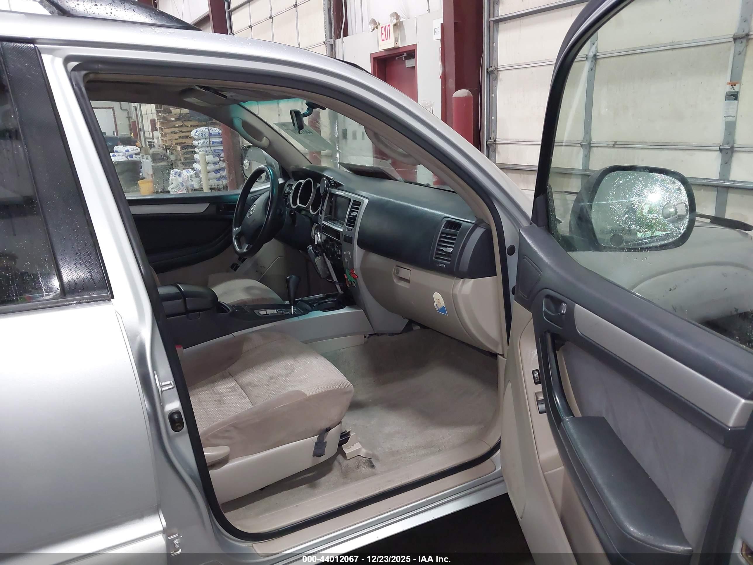 TOYOTA 4RUNNER image 5