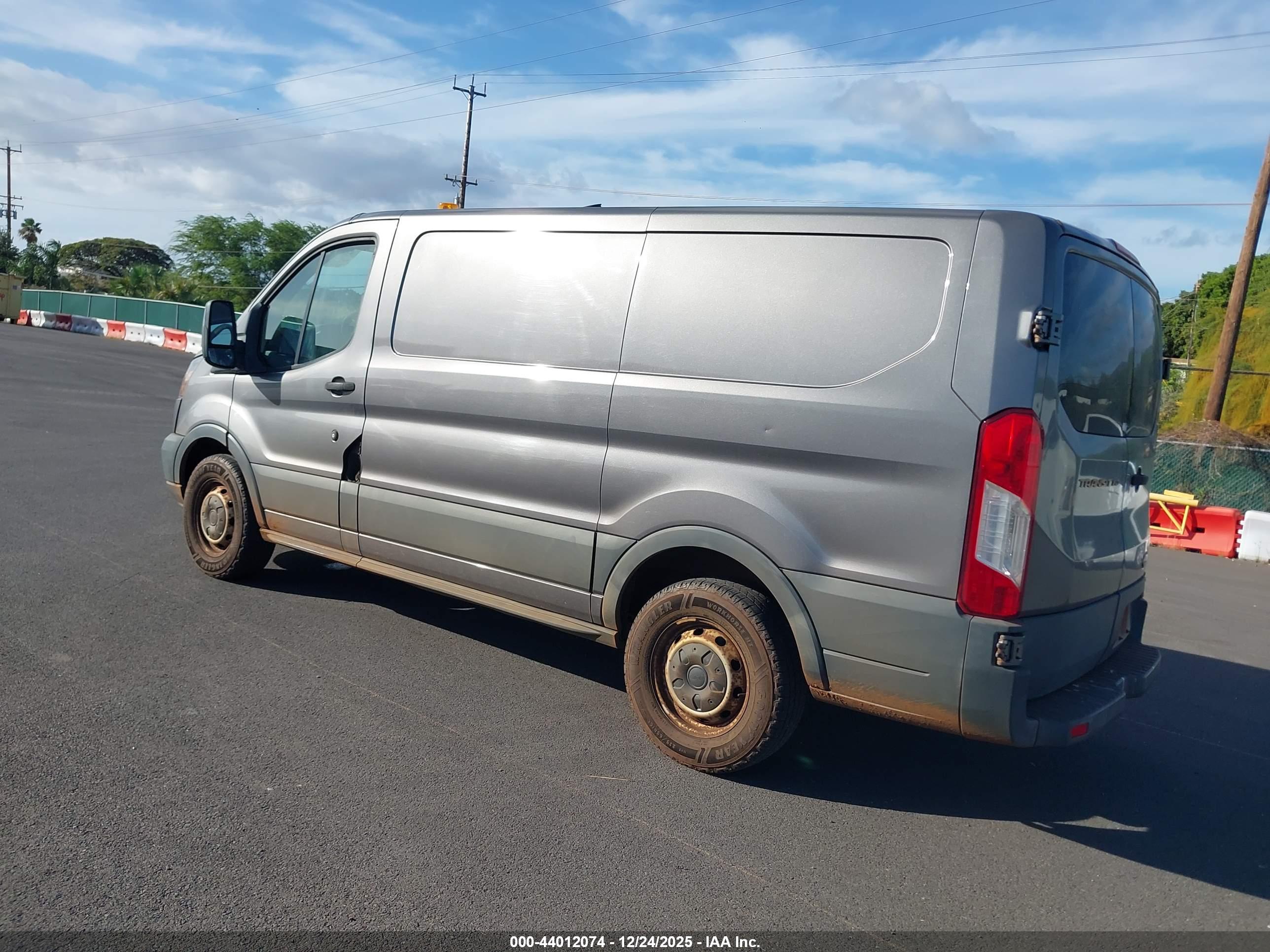 FORD TRANSIT-150 image 3