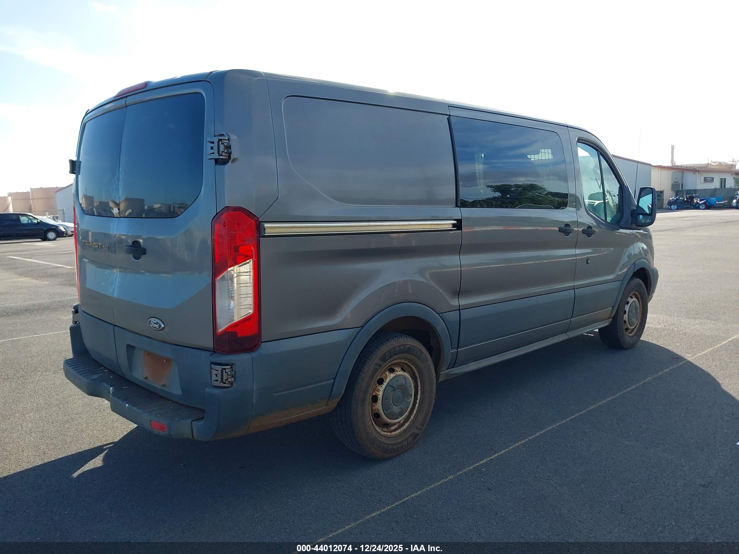 FORD TRANSIT-150 image 4