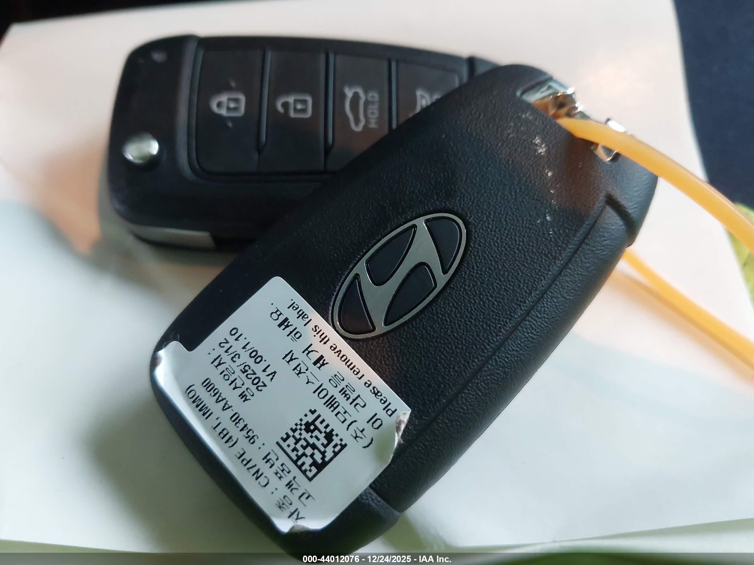 HYUNDAI ELANTRA image 11
