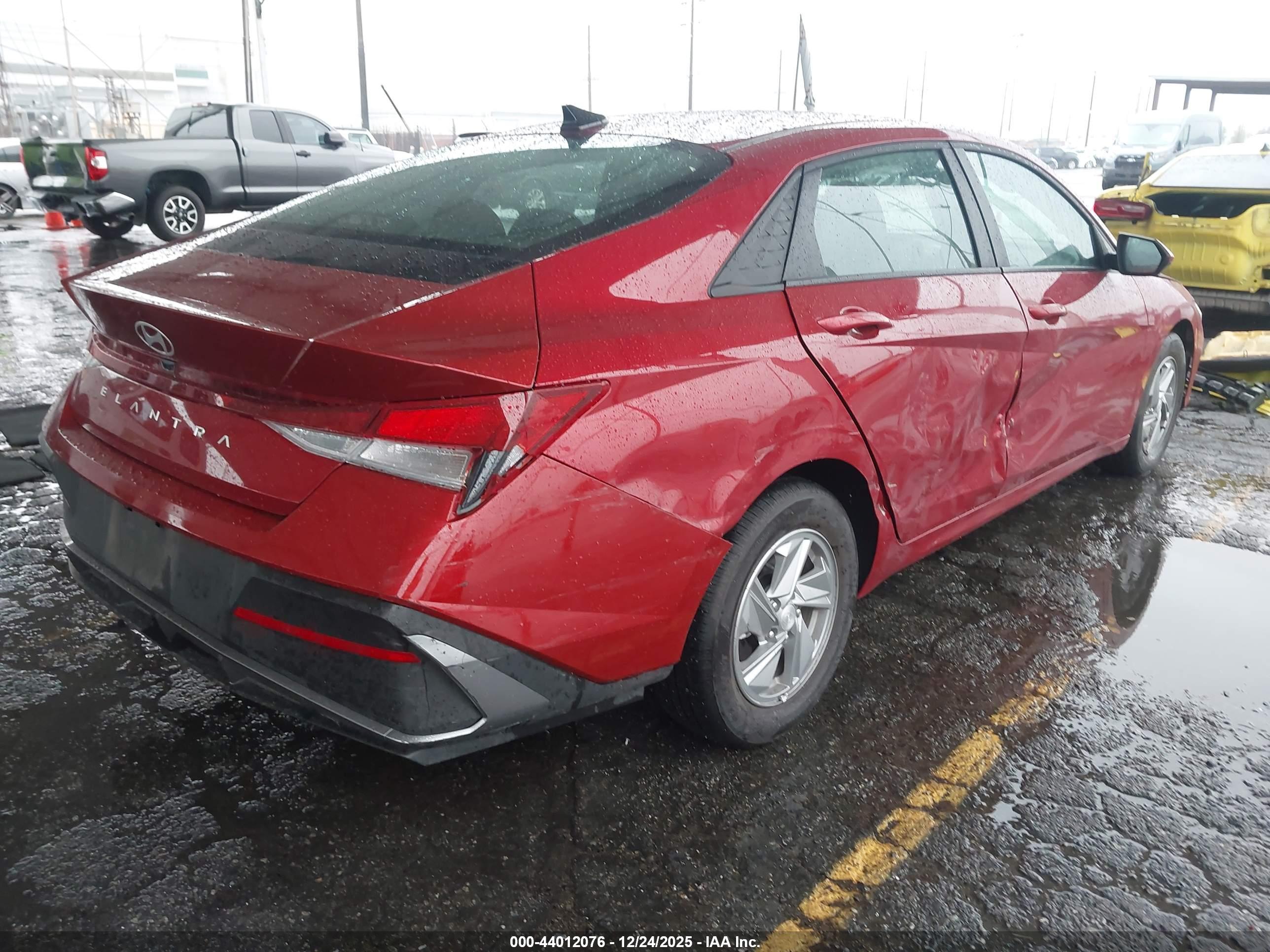 HYUNDAI ELANTRA image 4