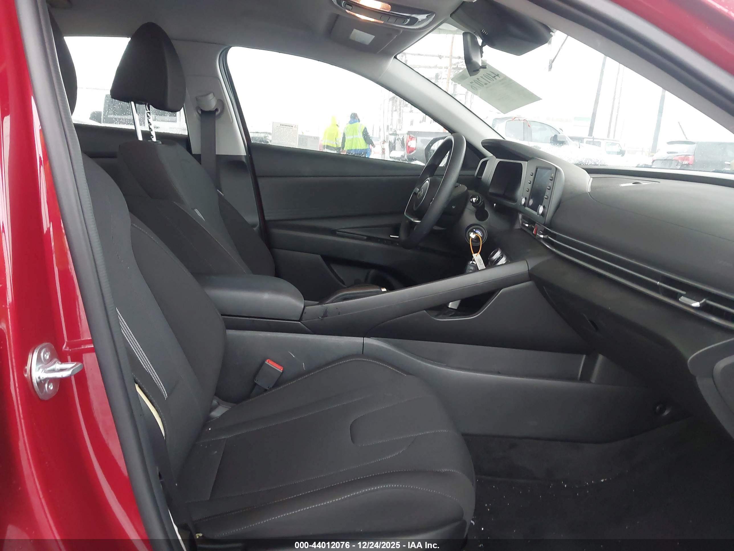 HYUNDAI ELANTRA image 5