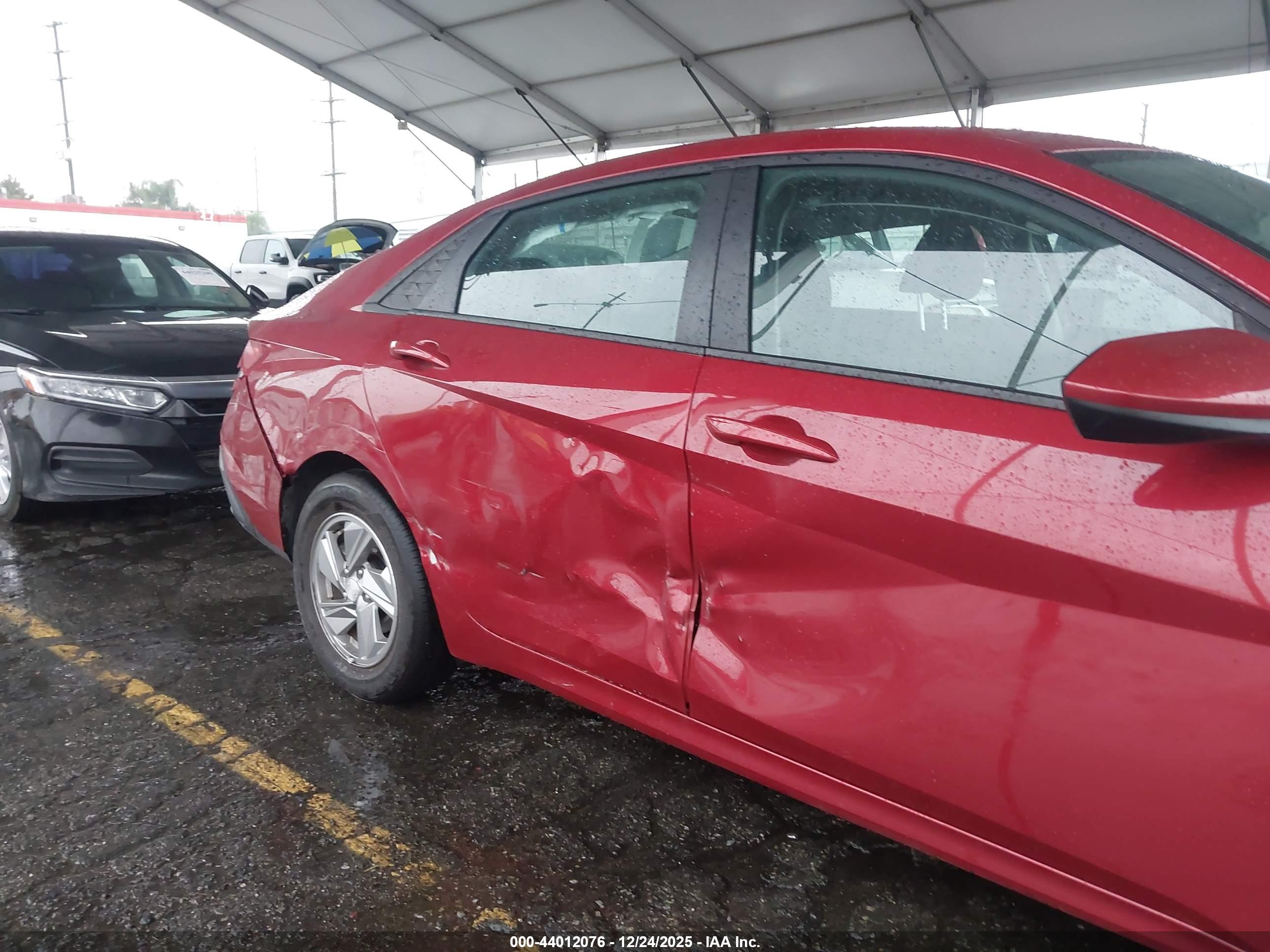 HYUNDAI ELANTRA image 6