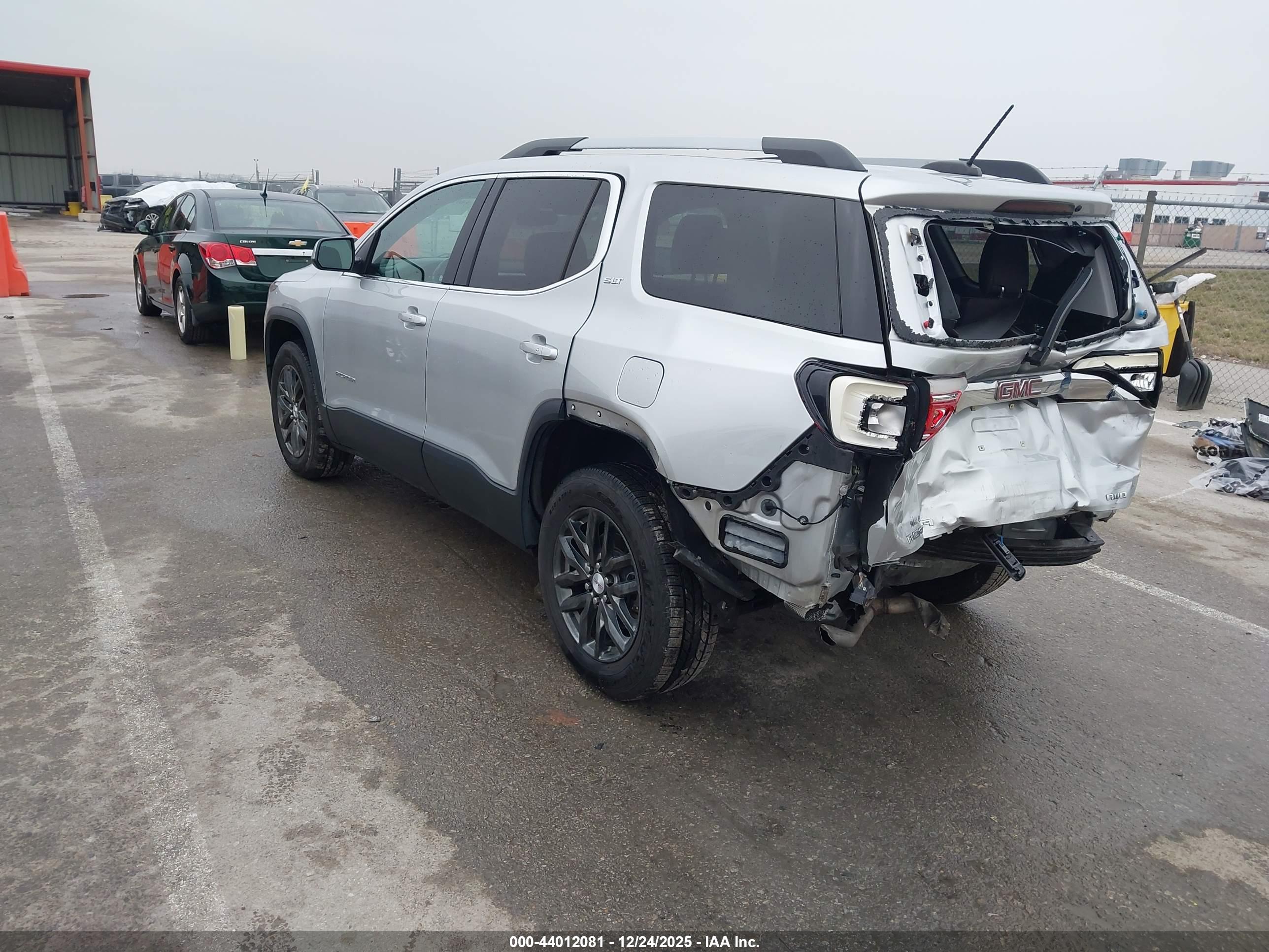 GMC ACADIA image 3