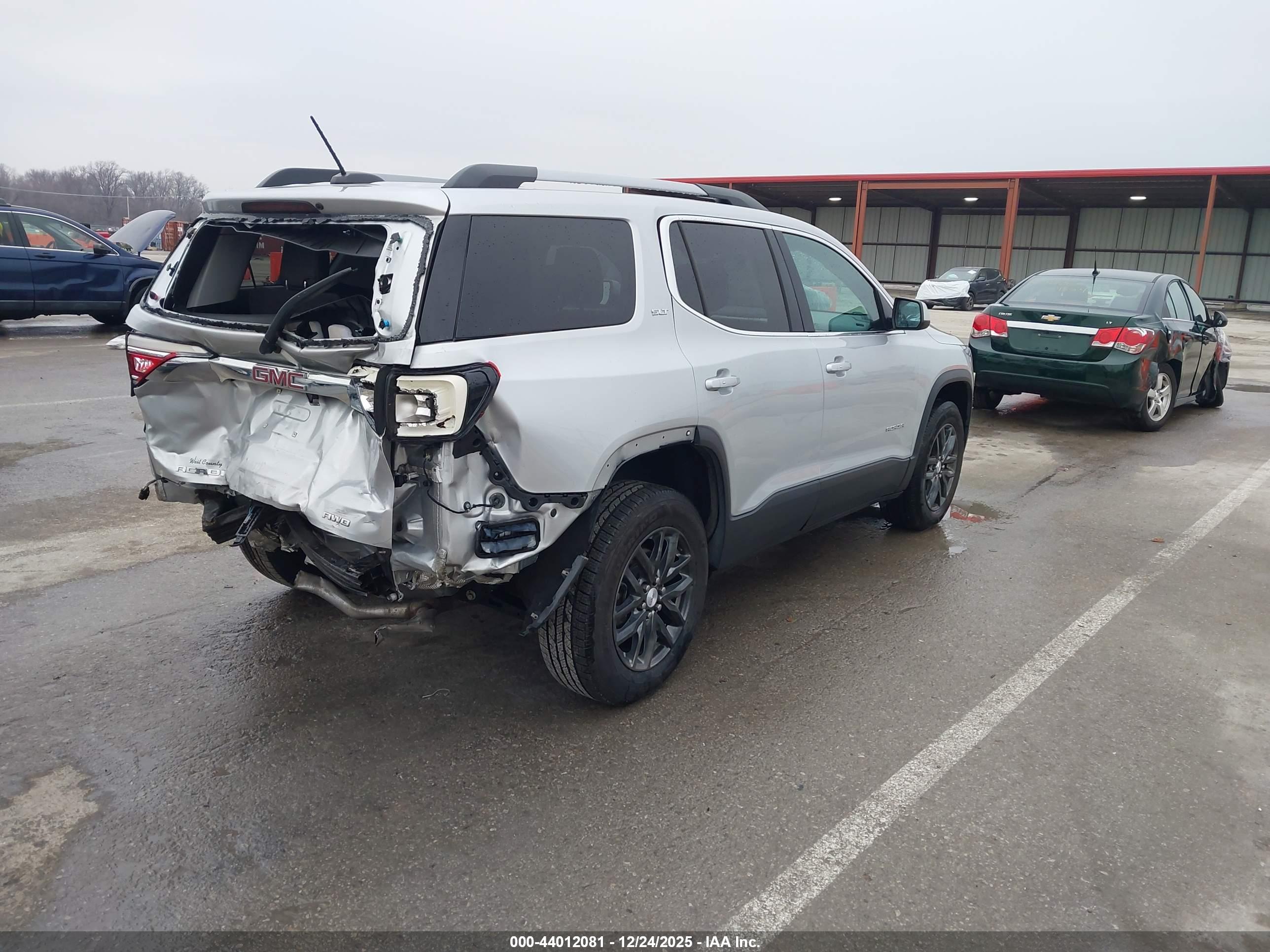 GMC ACADIA image 4