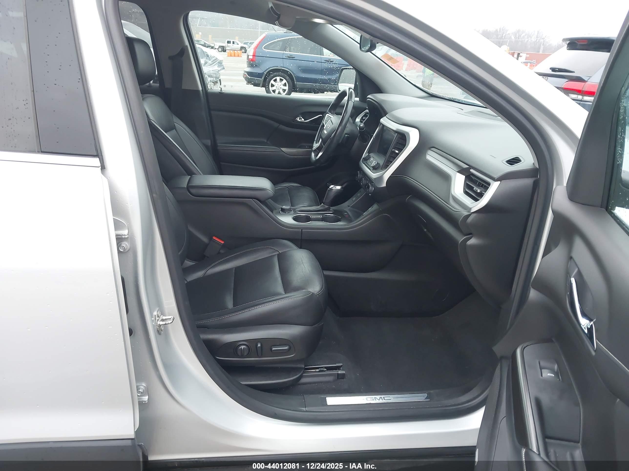 GMC ACADIA image 5