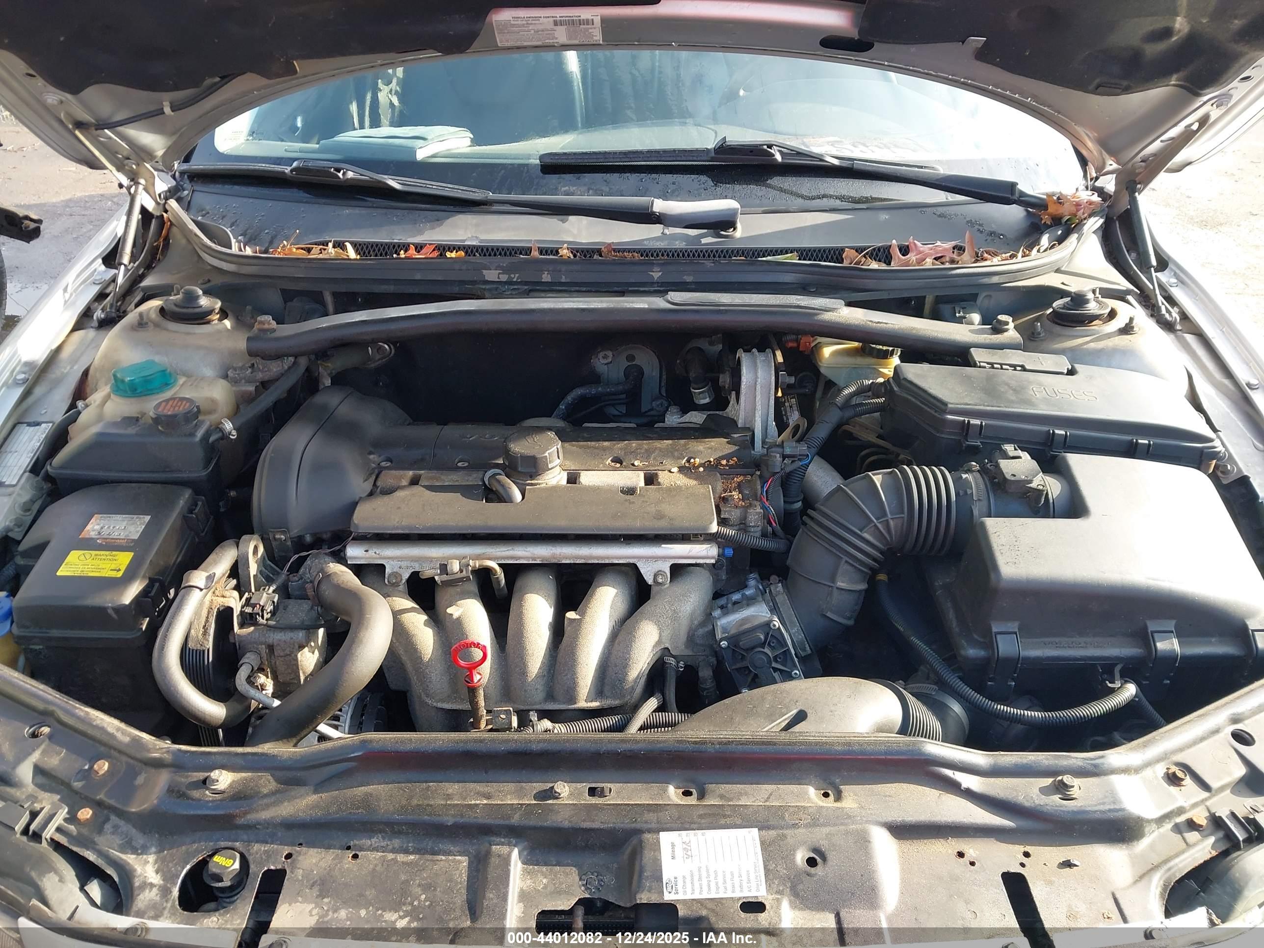 VOLVO V70 image 10