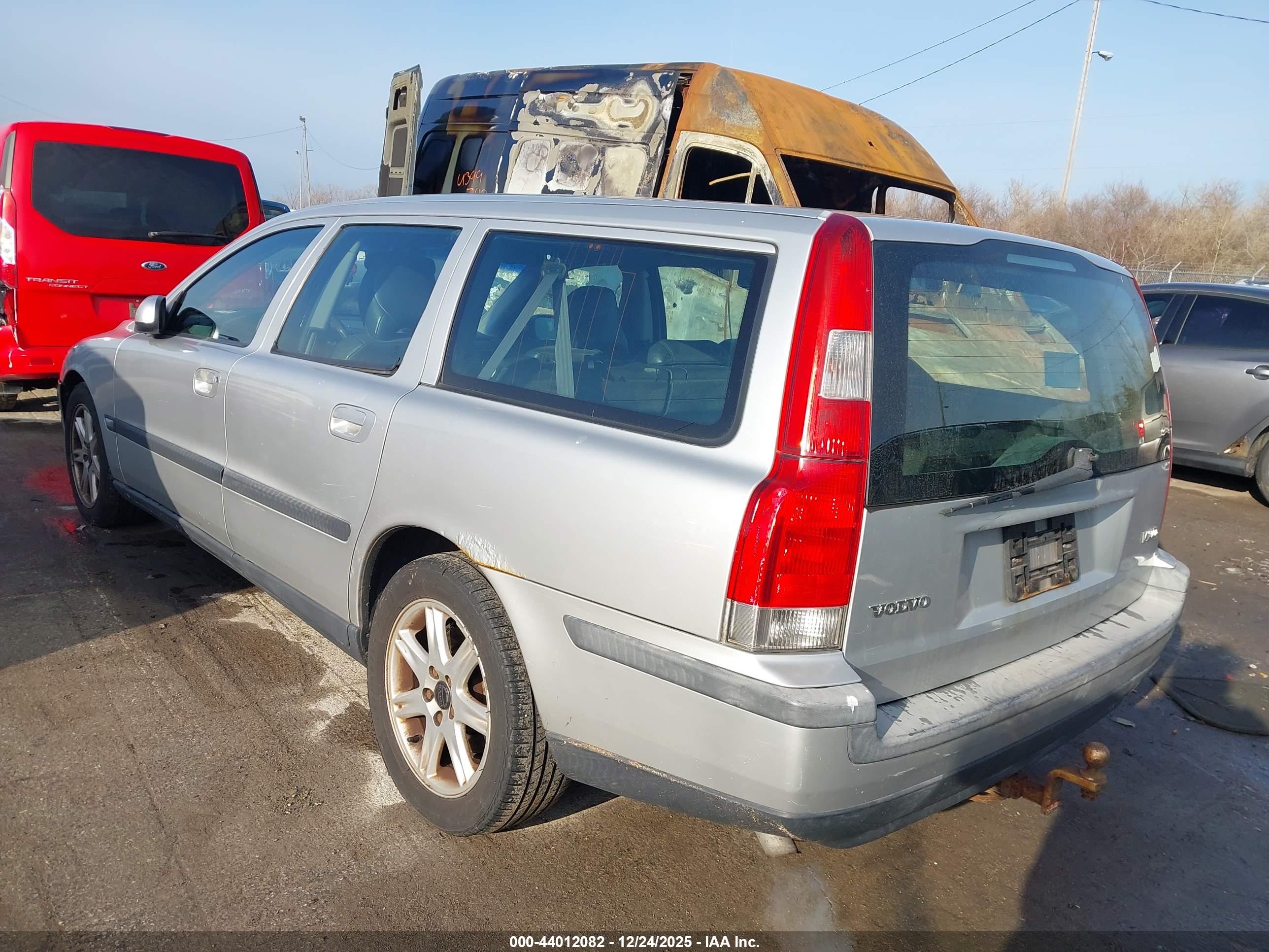 VOLVO V70 image 3