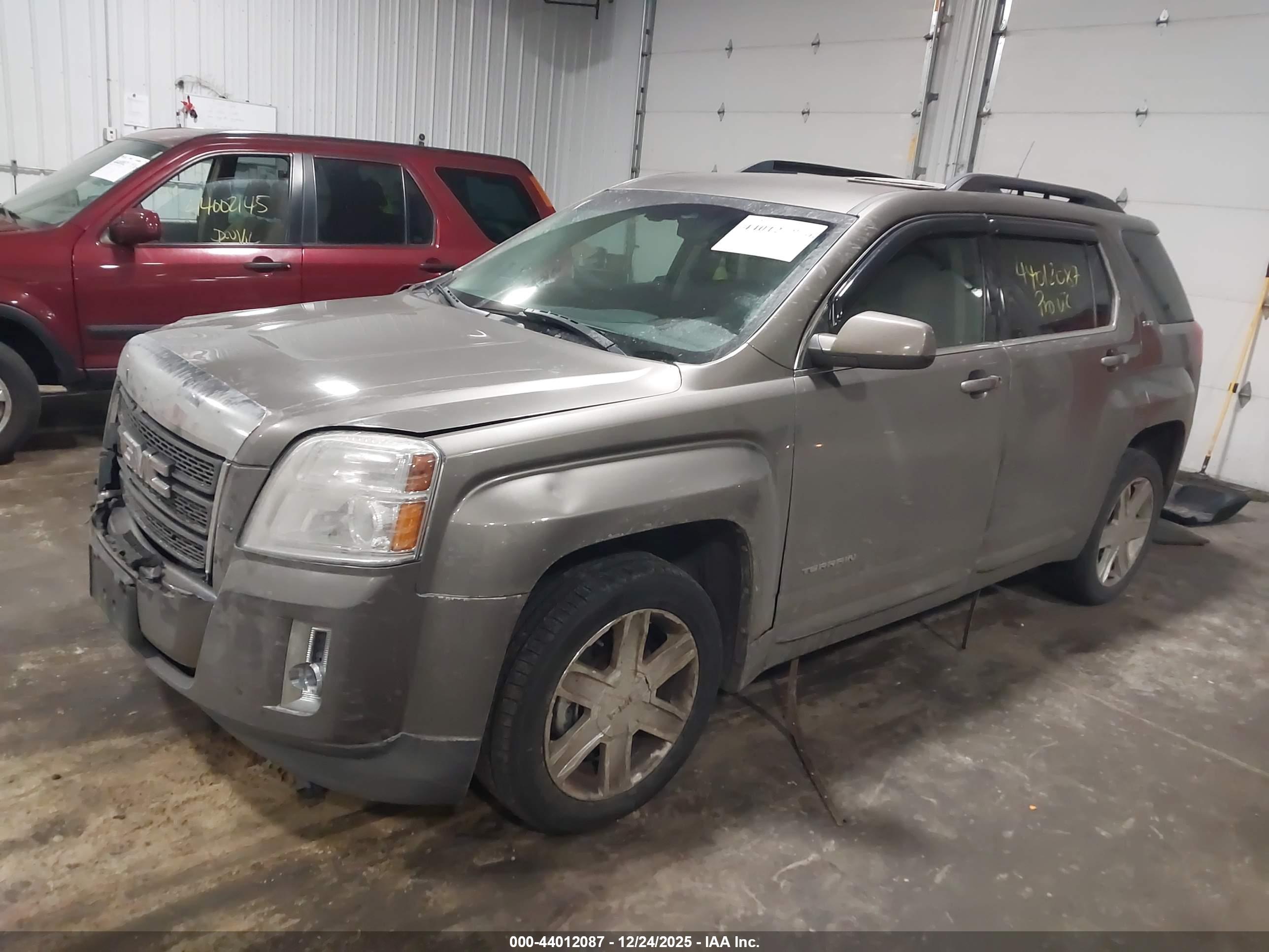 GMC TERRAIN image 2