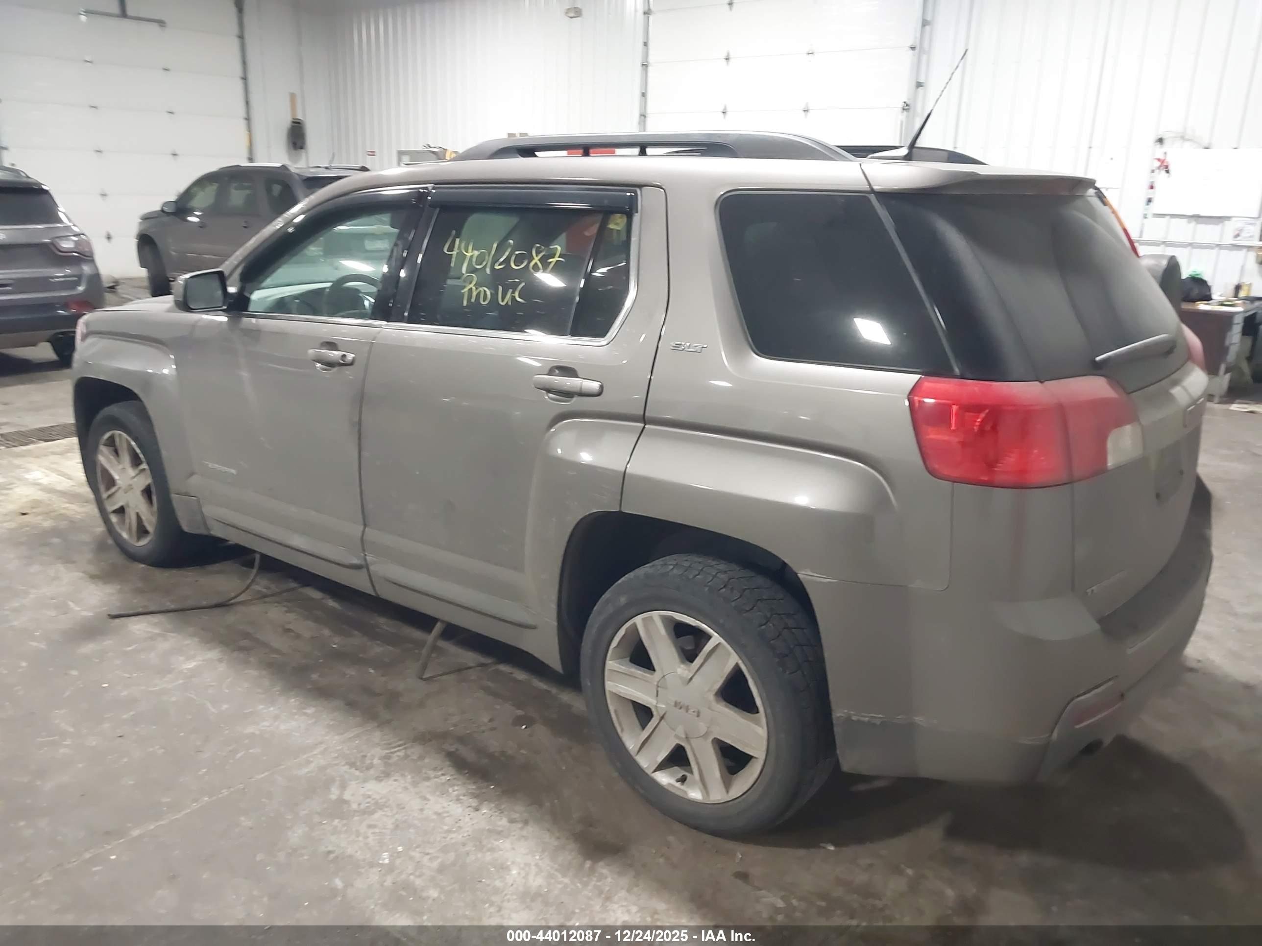 GMC TERRAIN image 3