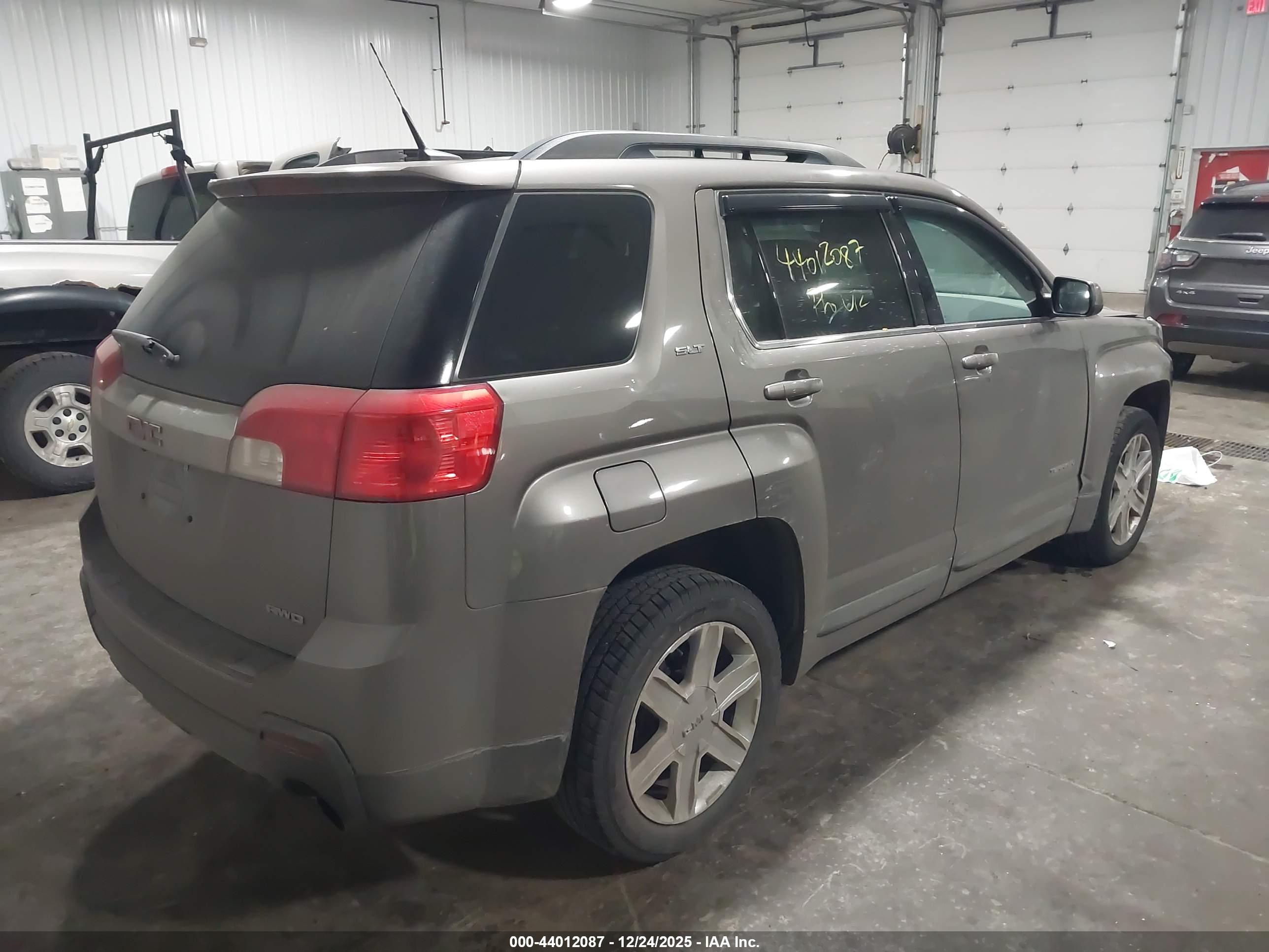 GMC TERRAIN image 4