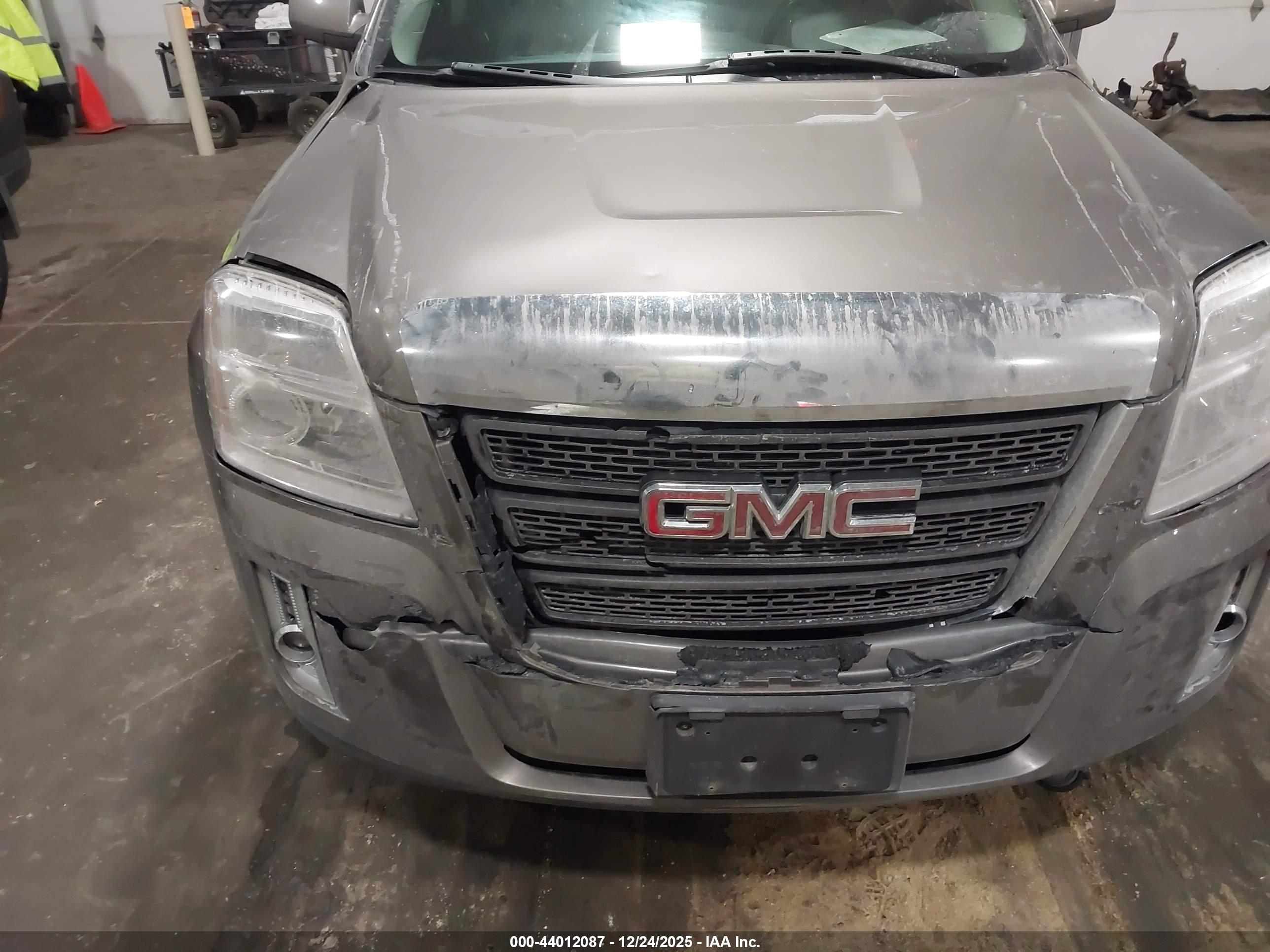 GMC TERRAIN image 6