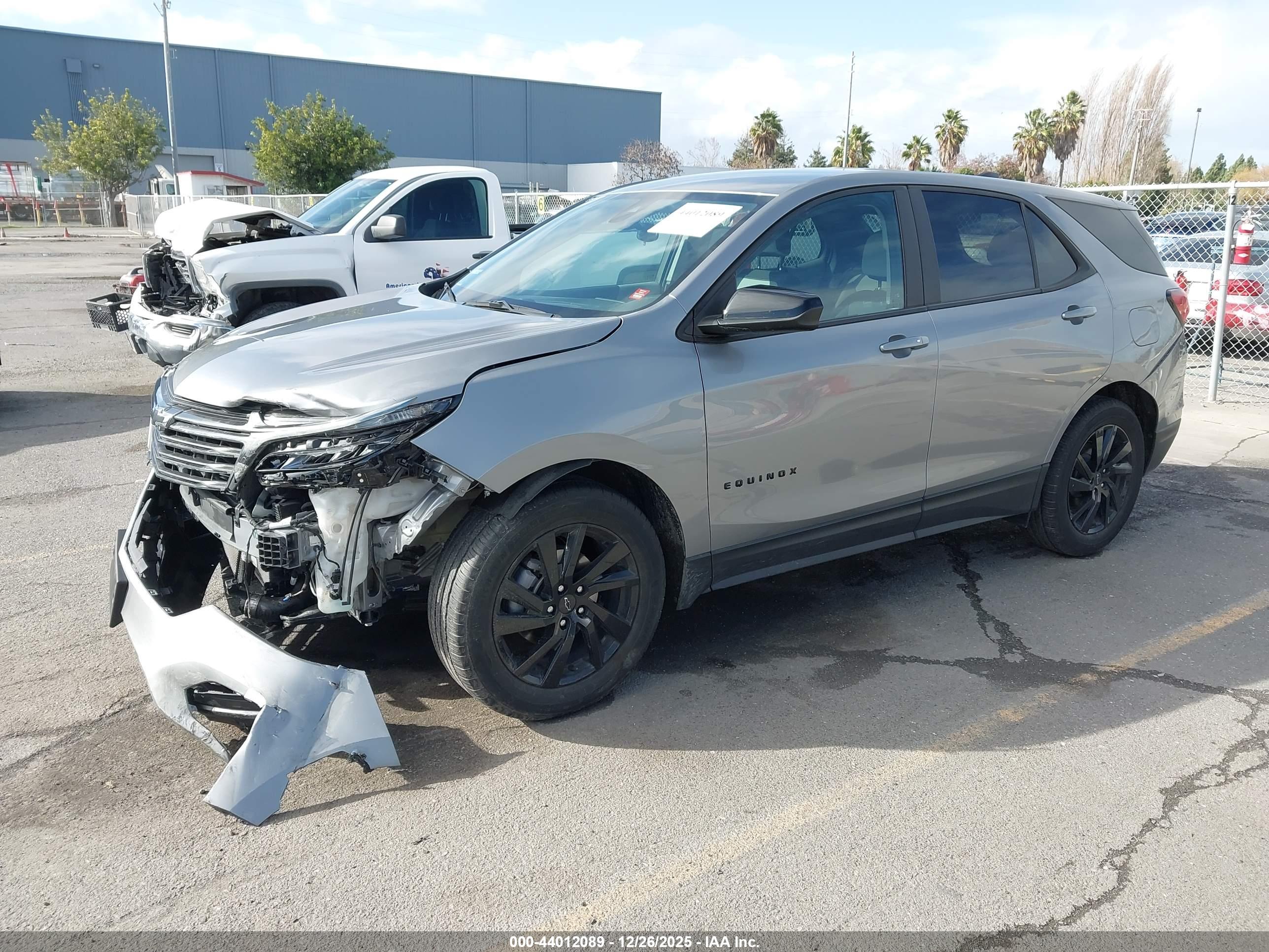 CHEVROLET EQUINOX image 2
