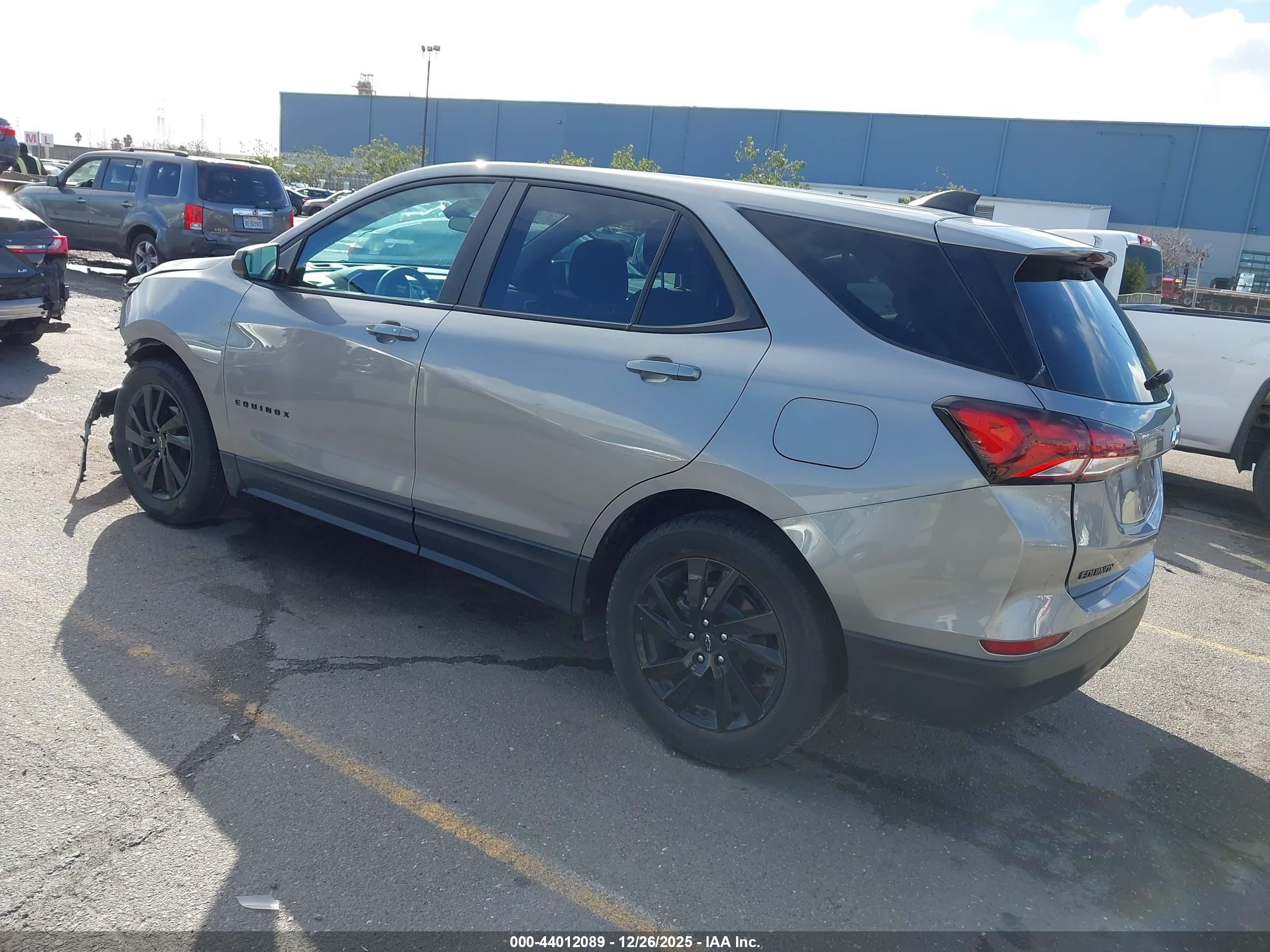 CHEVROLET EQUINOX image 3