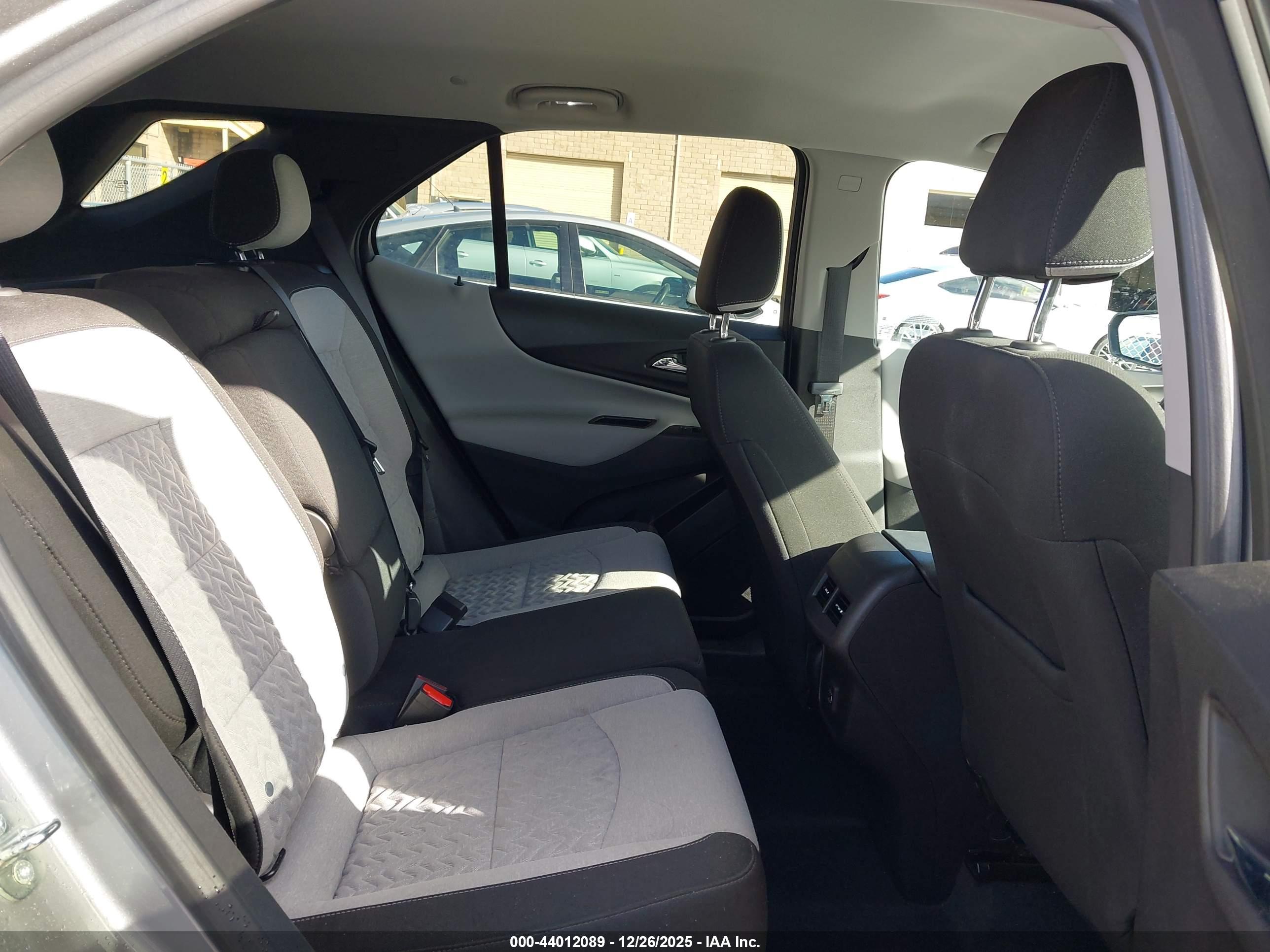 CHEVROLET EQUINOX image 8