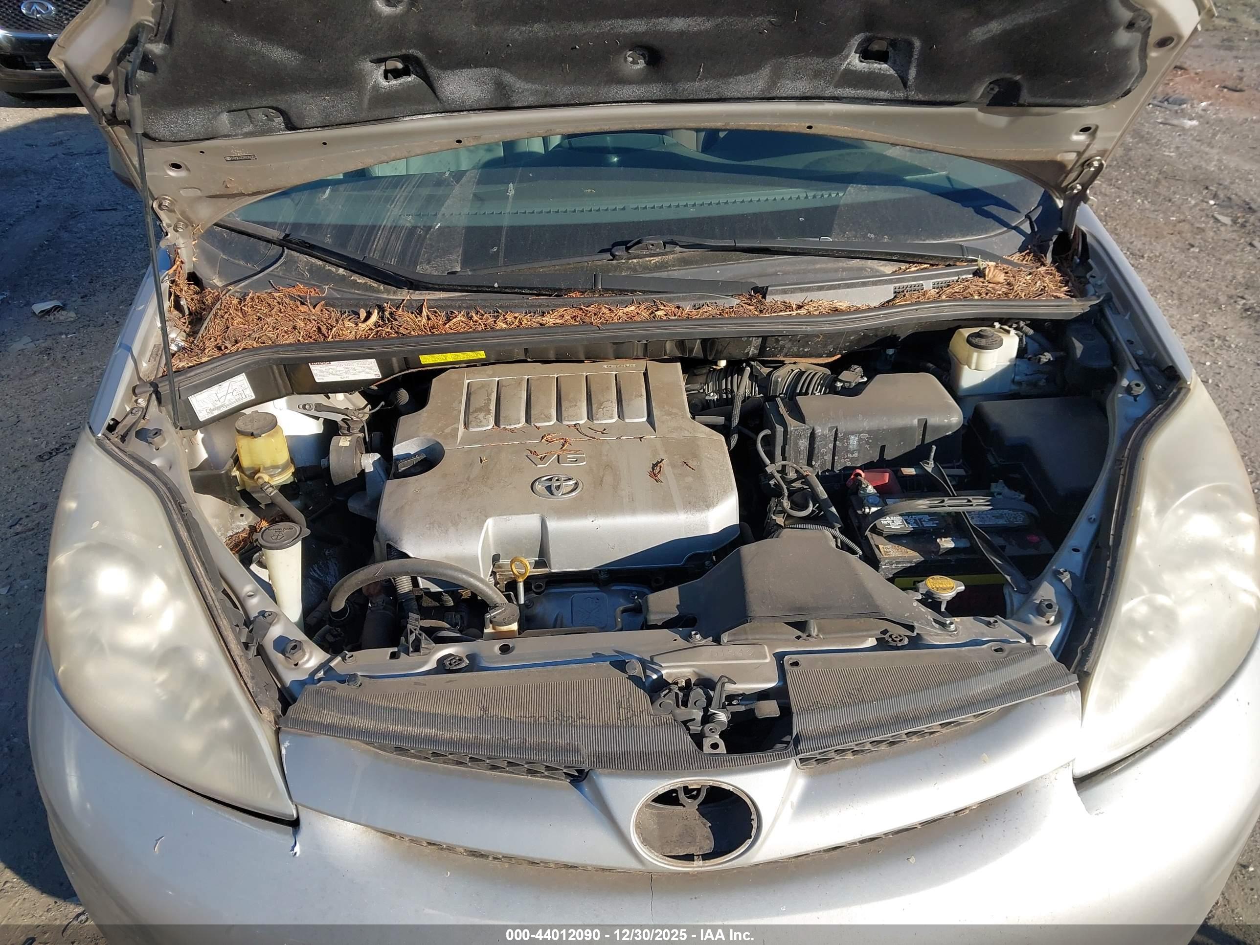 TOYOTA SIENNA image 10