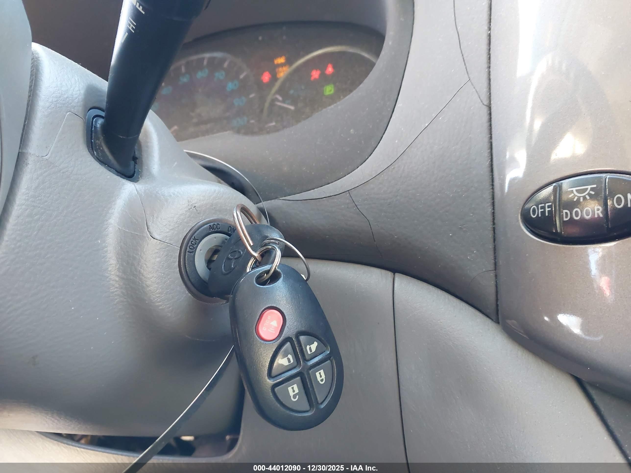 TOYOTA SIENNA image 11