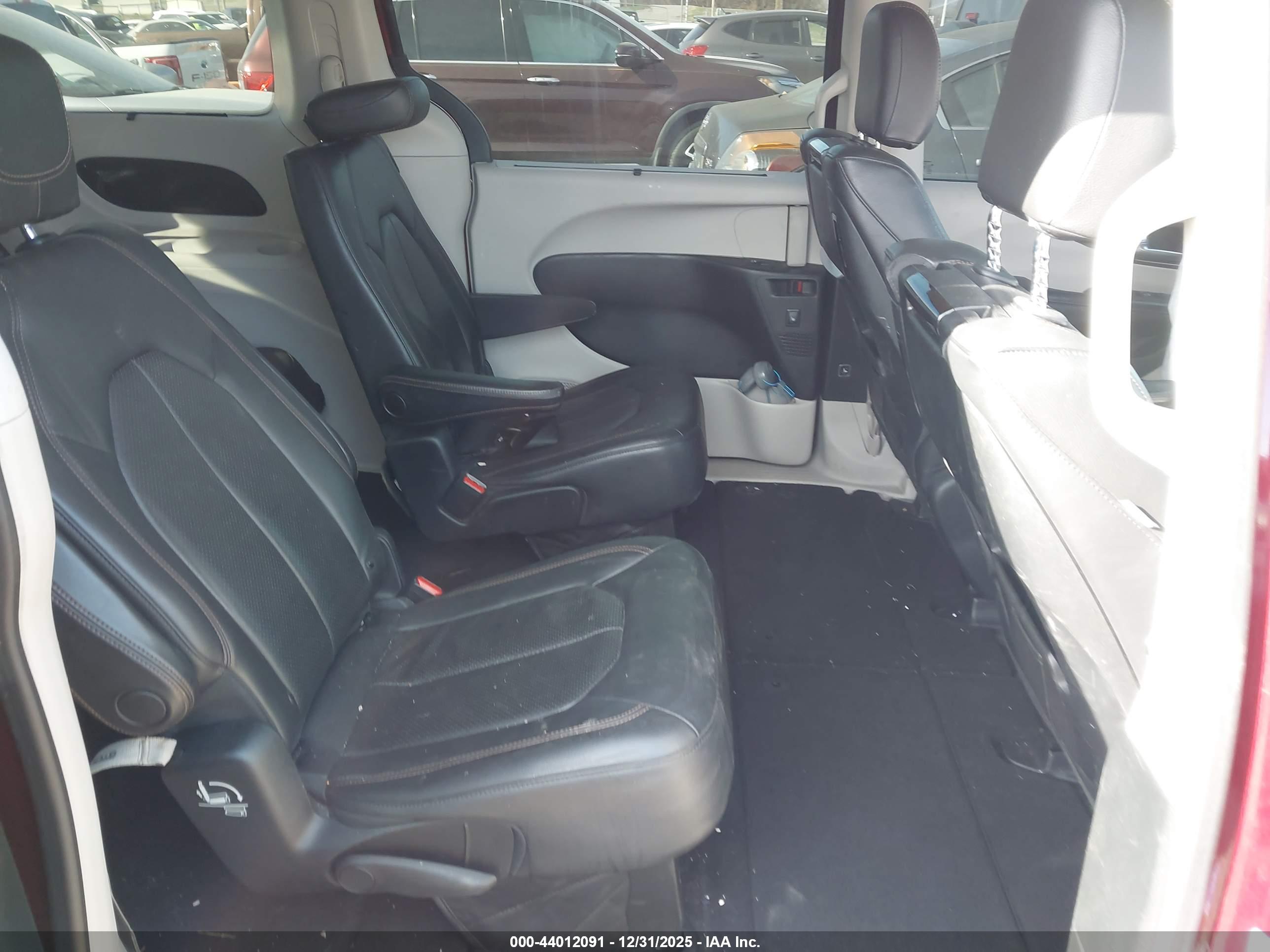 CHRYSLER PACIFICA image 8