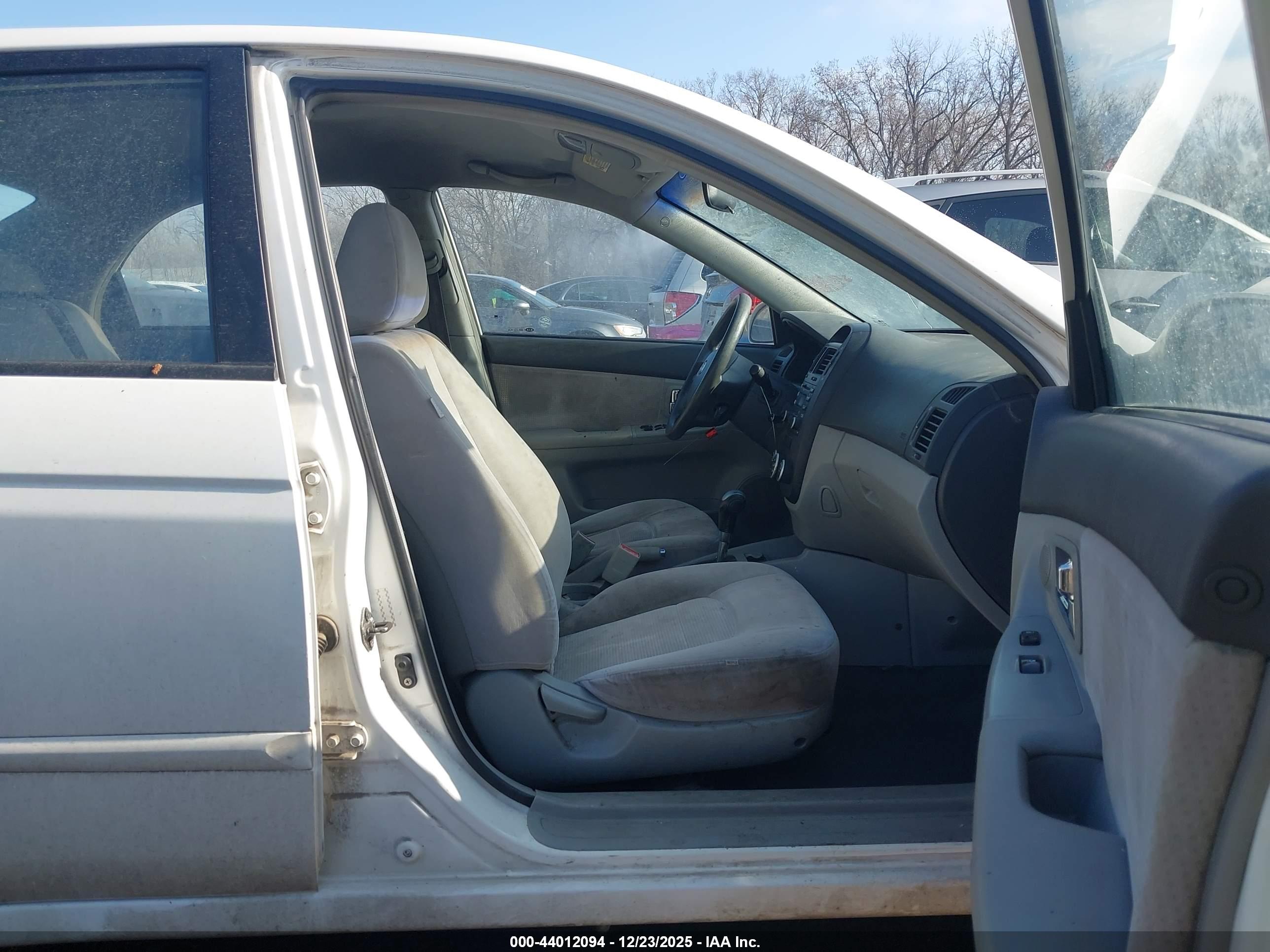 KIA SPECTRA image 5
